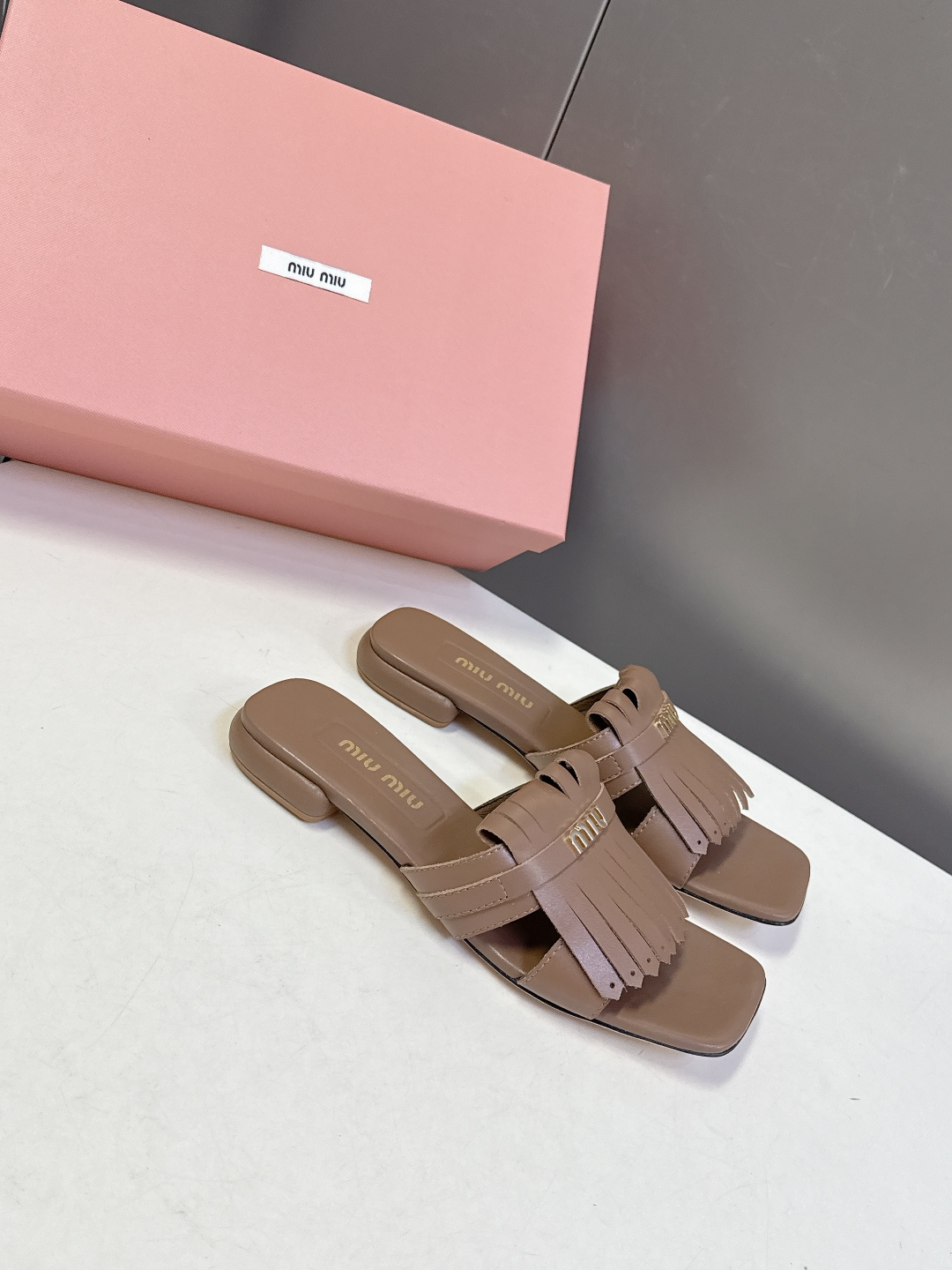 MIUMIU缪缪2026春夏最新款 时装鞋 凉鞋 超多明星网红种草 miu家超火的小方头设计风格 性感时