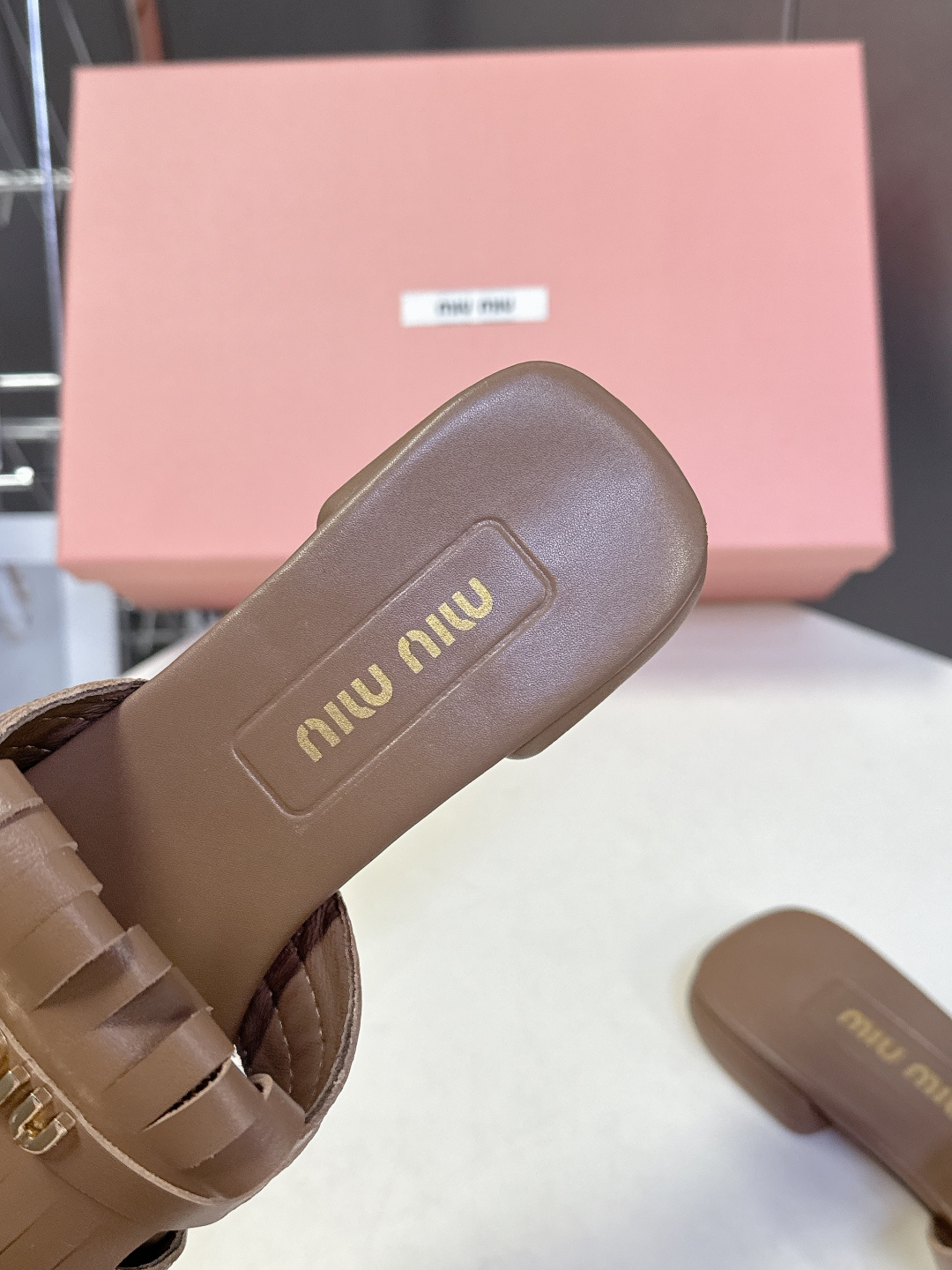 MIUMIU缪缪2026春夏最新款 时装鞋 凉鞋 超多明星网红种草 miu家超火的小方头设计风格 性感时