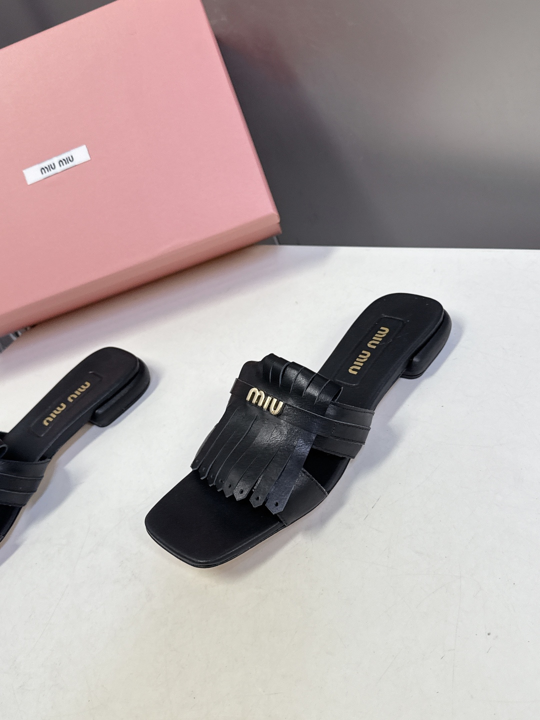 MIUMIU缪缪2026春夏最新款 时装鞋 凉鞋 超多明星网红种草 miu家超火的小方头设计风格 性感时