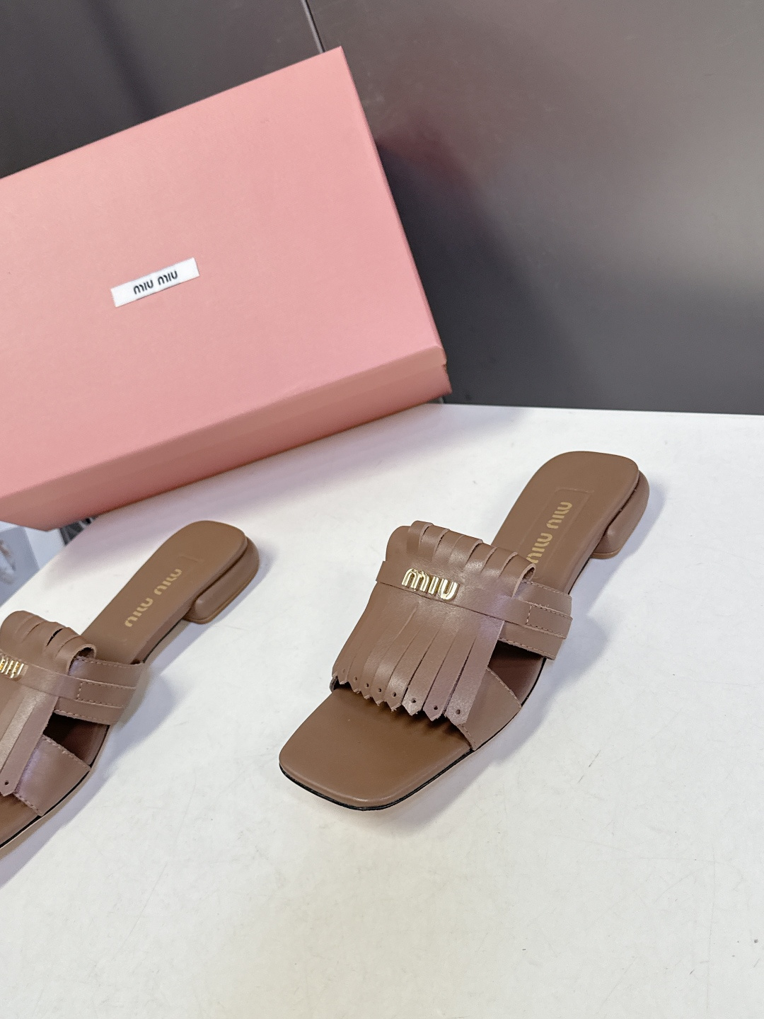 MIUMIU缪缪2026春夏最新款 时装鞋 凉鞋 超多明星网红种草 miu家超火的小方头设计风格 性感时