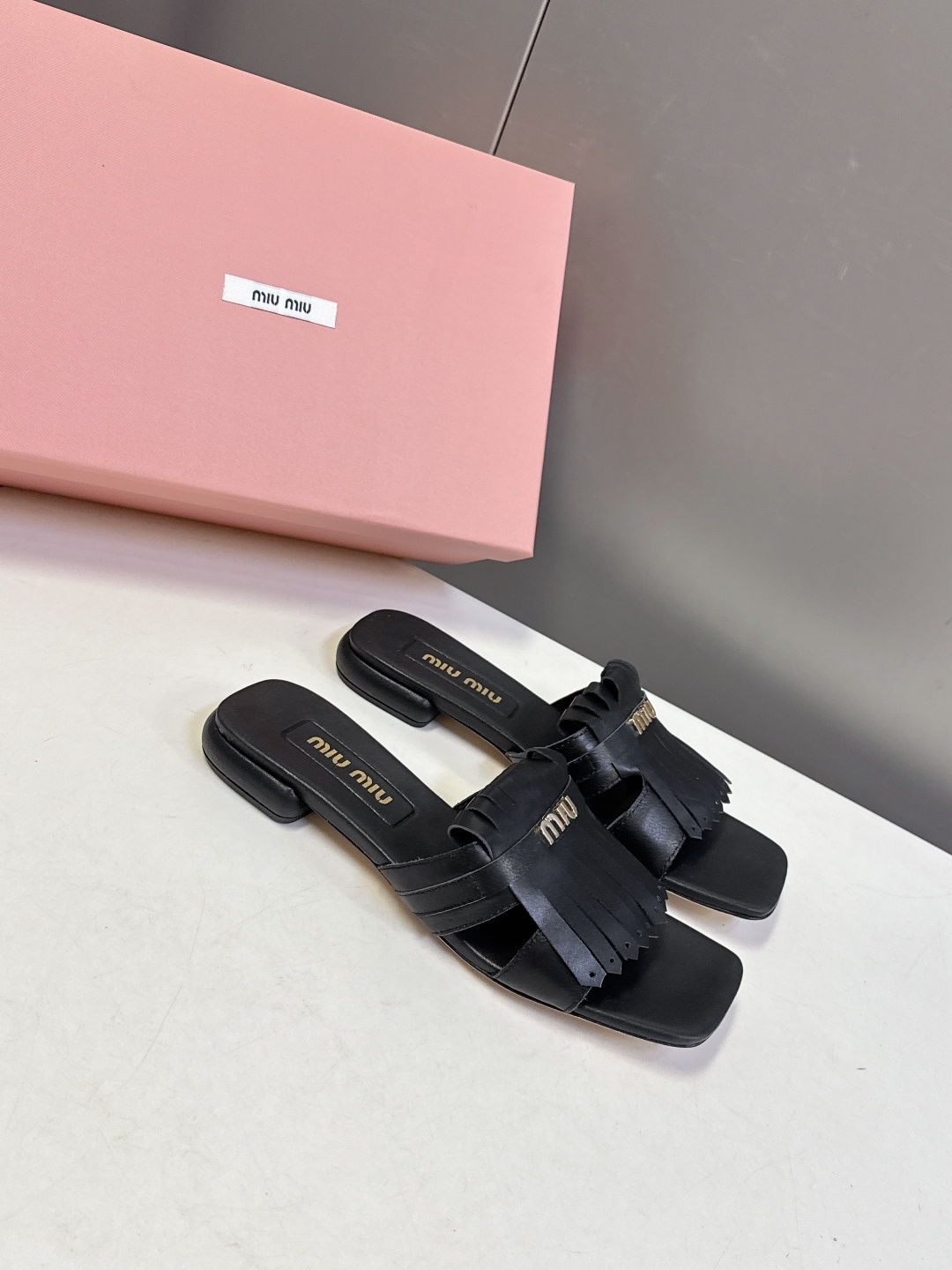 MIUMIU缪缪2026春夏最新款 时装鞋 凉鞋 超多明星网红种草 miu家超火的小方头设计风格 性感时