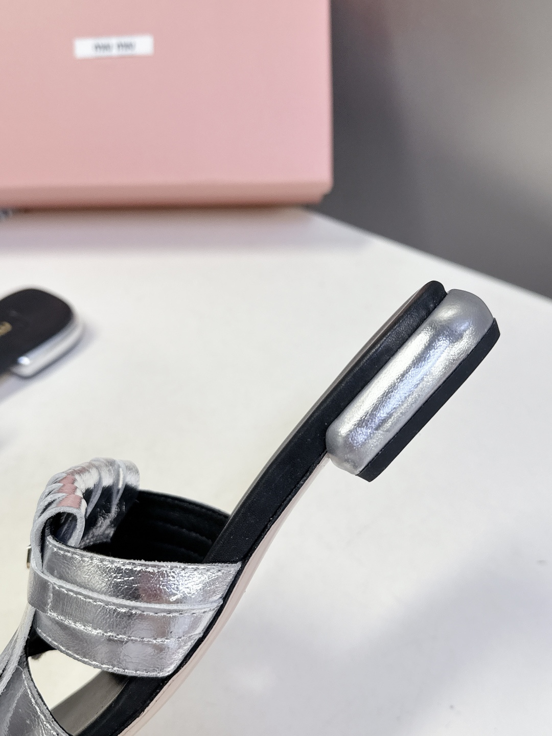 MIUMIU缪缪2026春夏最新款 时装鞋 凉鞋 超多明星网红种草 miu家超火的小方头设计风格 性感时