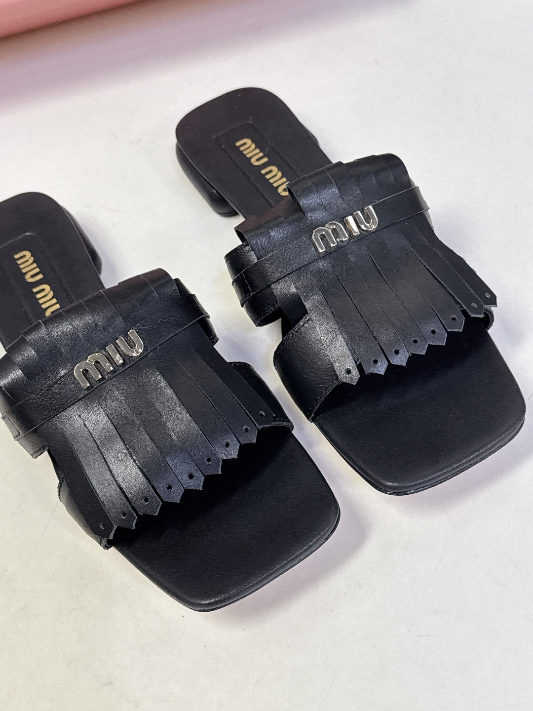 MIUMIU缪缪2026春夏最新款 时装鞋 凉鞋 超多明星网红种草 miu家超火的小方头设计风格 性感时