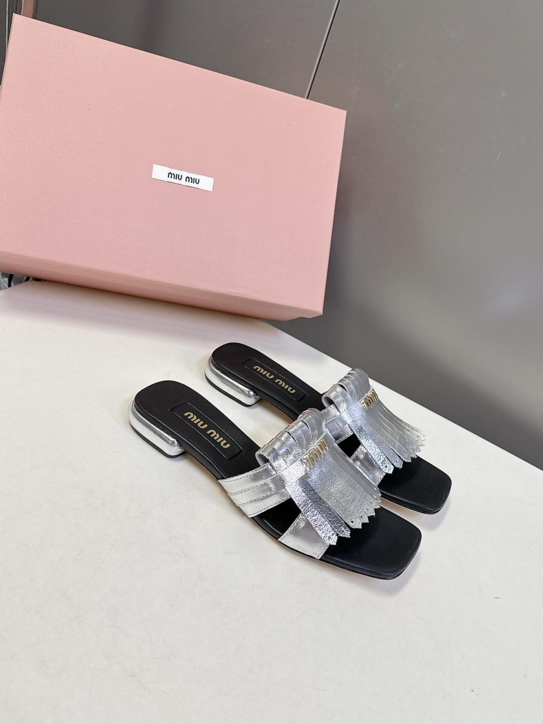 MIUMIU缪缪2026春夏最新款 时装鞋 凉鞋 超多明星网红种草 miu家超火的小方头设计风格 性感时