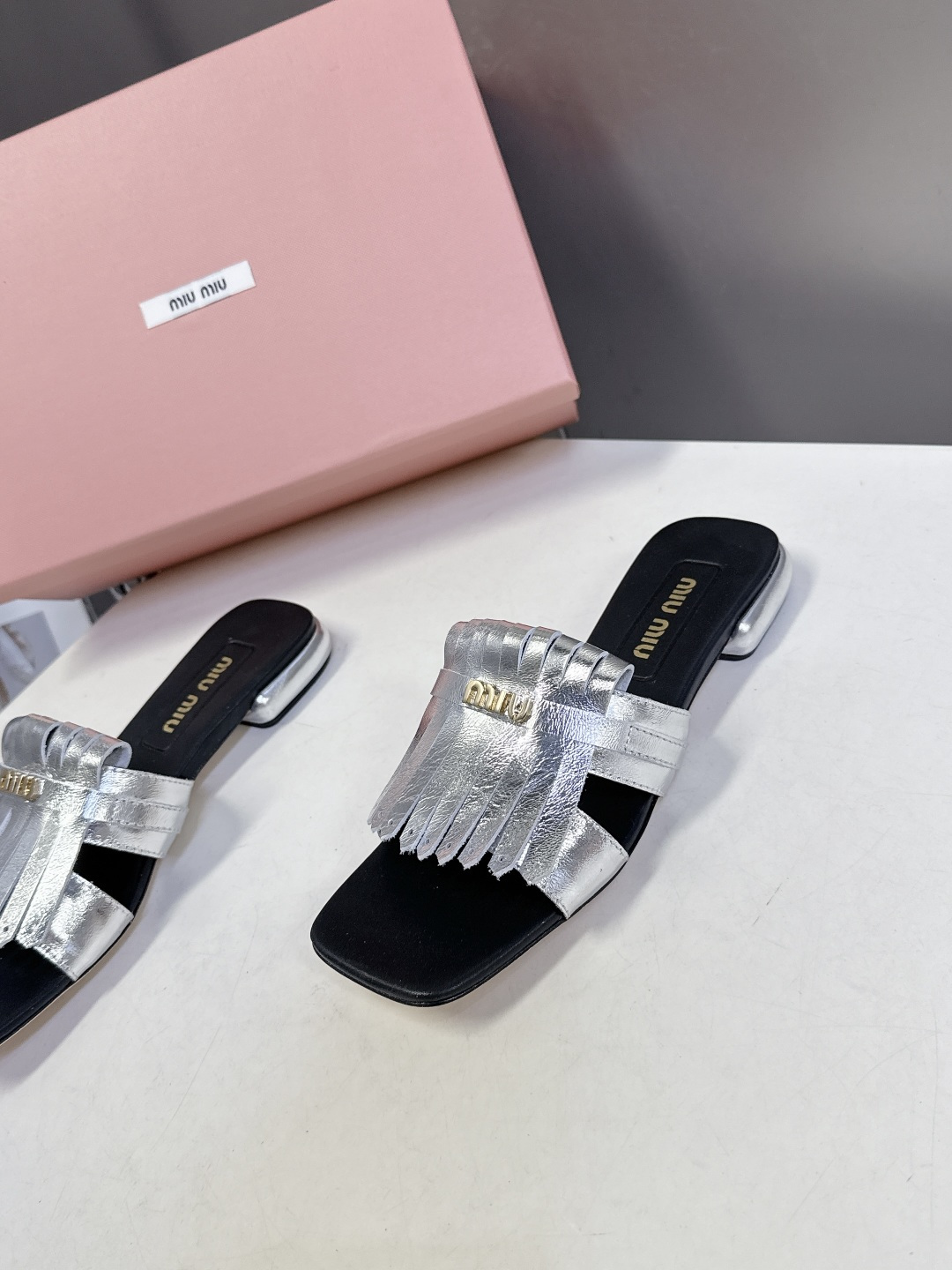 MIUMIU缪缪2026春夏最新款 时装鞋 凉鞋 超多明星网红种草 miu家超火的小方头设计风格 性感时