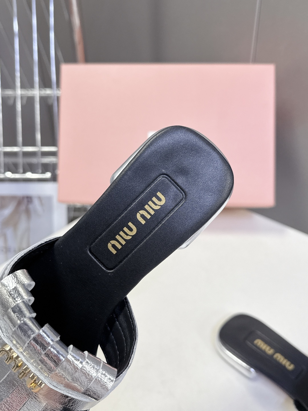 MIUMIU缪缪2026春夏最新款 时装鞋 凉鞋 超多明星网红种草 miu家超火的小方头设计风格 性感时