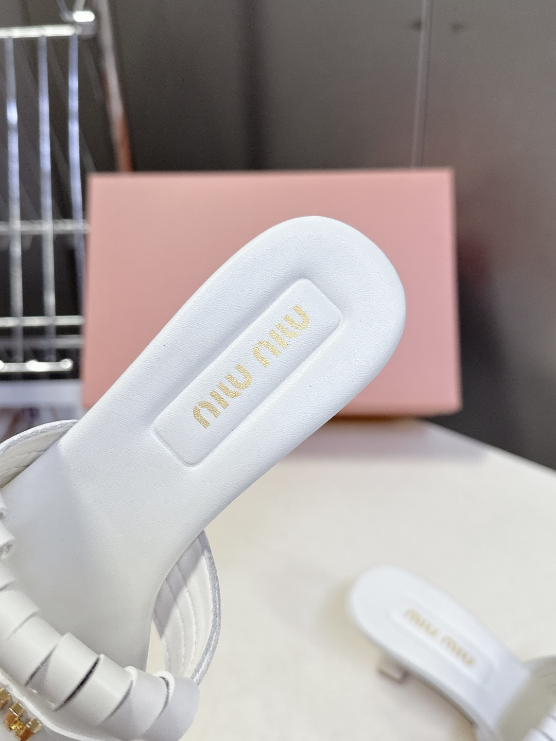 MIUMIU缪缪2026春夏最新款 时装鞋 凉鞋 超多明星网红种草 miu家超火的小方头设计风格 性感时