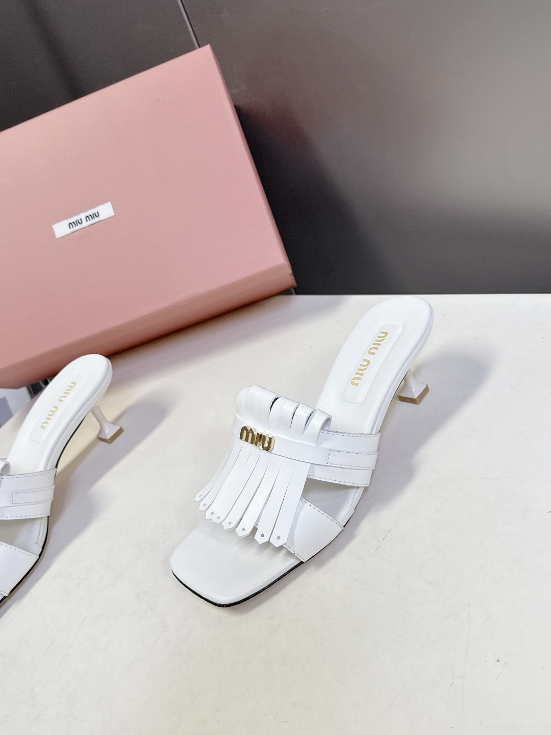 MIUMIU缪缪2026春夏最新款 时装鞋 凉鞋 超多明星网红种草 miu家超火的小方头设计风格 性感时