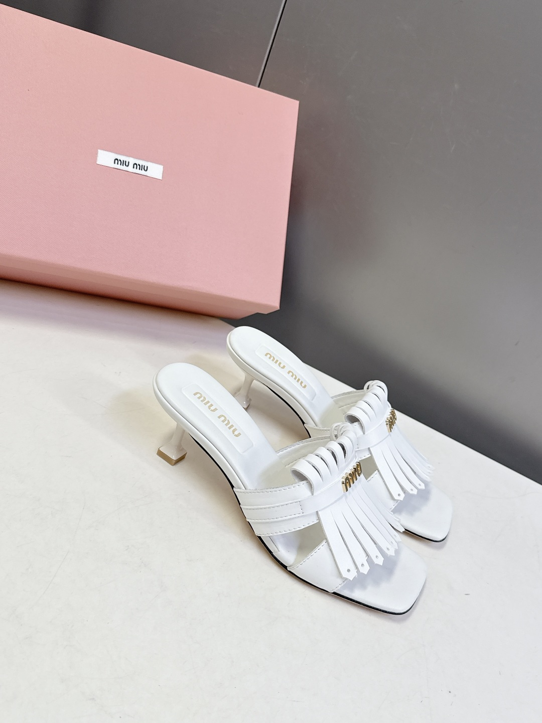 MIUMIU缪缪2026春夏最新款 时装鞋 凉鞋 超多明星网红种草 miu家超火的小方头设计风格 性感时