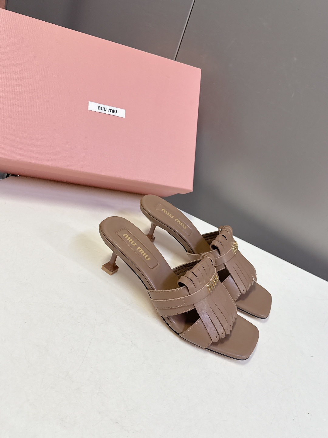 MIUMIU缪缪2026春夏最新款 时装鞋 凉鞋 超多明星网红种草 miu家超火的小方头设计风格 性感时