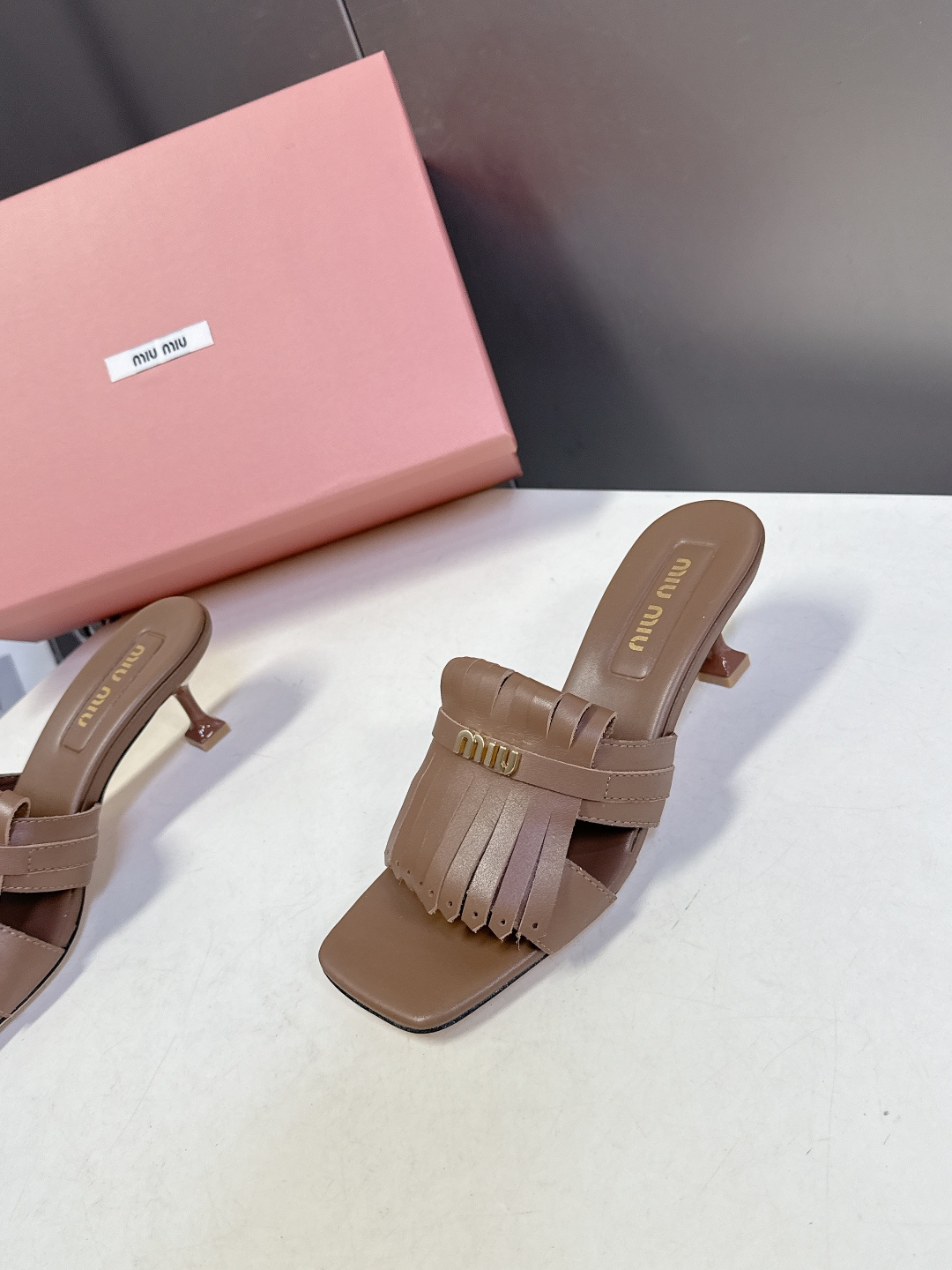 MIUMIU缪缪2026春夏最新款 时装鞋 凉鞋 超多明星网红种草 miu家超火的小方头设计风格 性感时