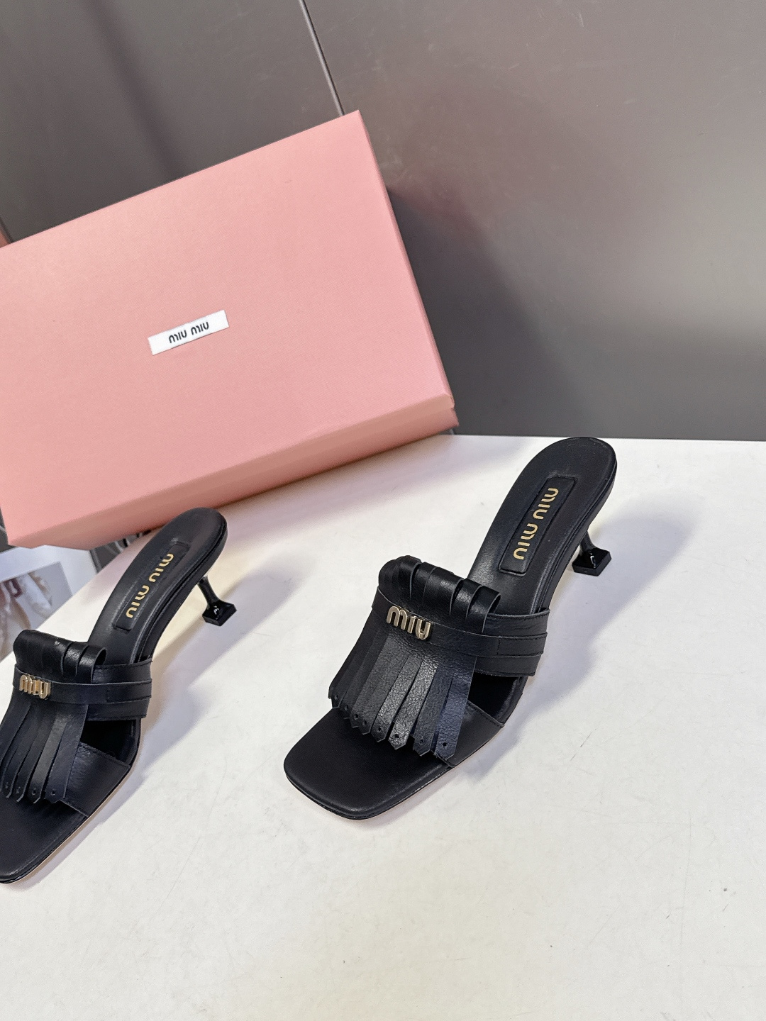 MIUMIU缪缪2026春夏最新款 时装鞋 凉鞋 超多明星网红种草 miu家超火的小方头设计风格 性感时