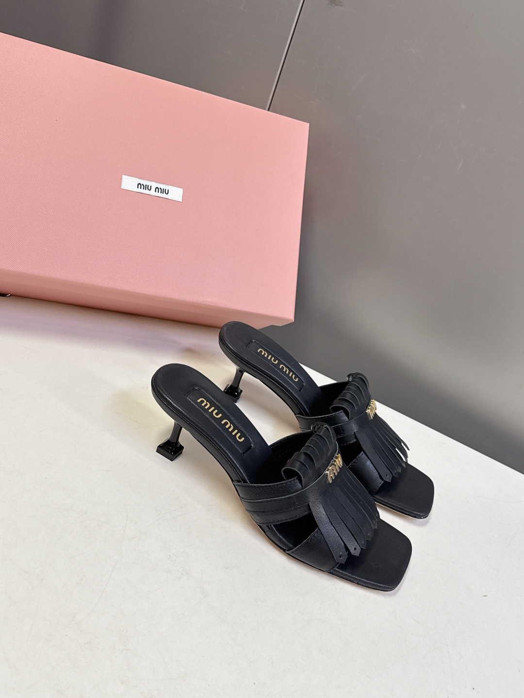 MIUMIU缪缪2026春夏最新款 时装鞋 凉鞋 超多明星网红种草 miu家超火的小方头设计风格 性感时
