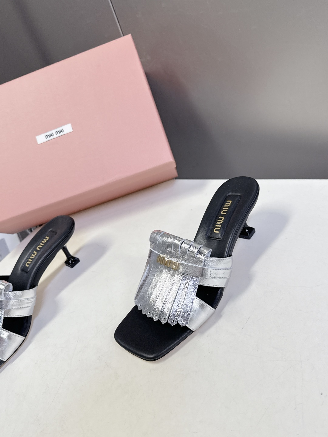 MIUMIU缪缪2026春夏最新款 时装鞋 凉鞋 超多明星网红种草 miu家超火的小方头设计风格 性感时