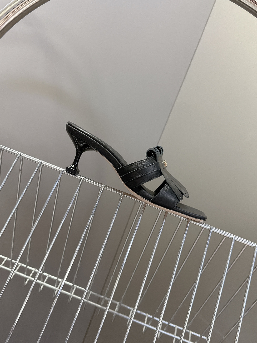 MIUMIU缪缪2026春夏最新款 时装鞋 凉鞋 超多明星网红种草 miu家超火的小方头设计风格 性感时