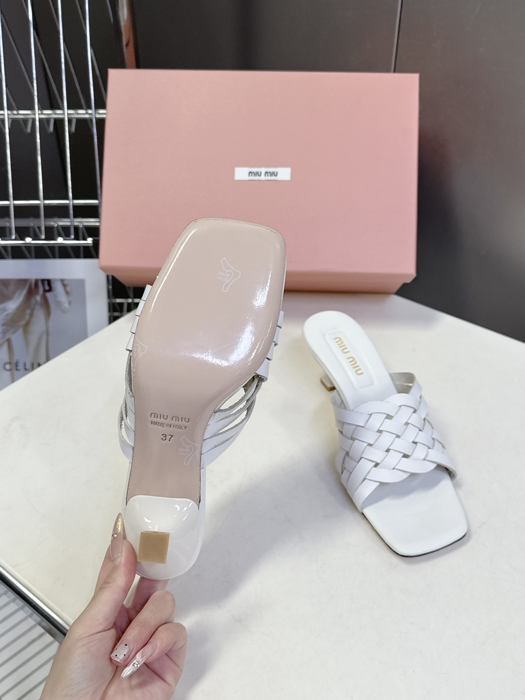 MIUMIU缪缪2026春夏最新款 时装鞋 凉鞋 超多明星网红种草 miu家超火的小方头设计风格 性感时