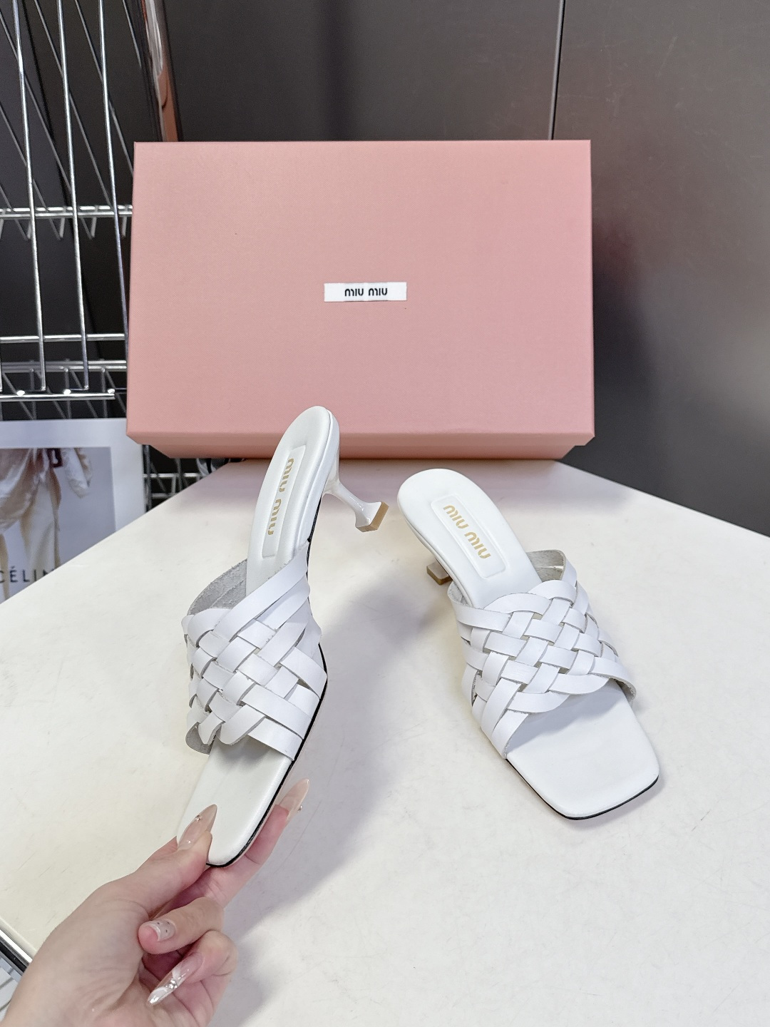 MIUMIU缪缪2026春夏最新款 时装鞋 凉鞋 超多明星网红种草 miu家超火的小方头设计风格 性感时