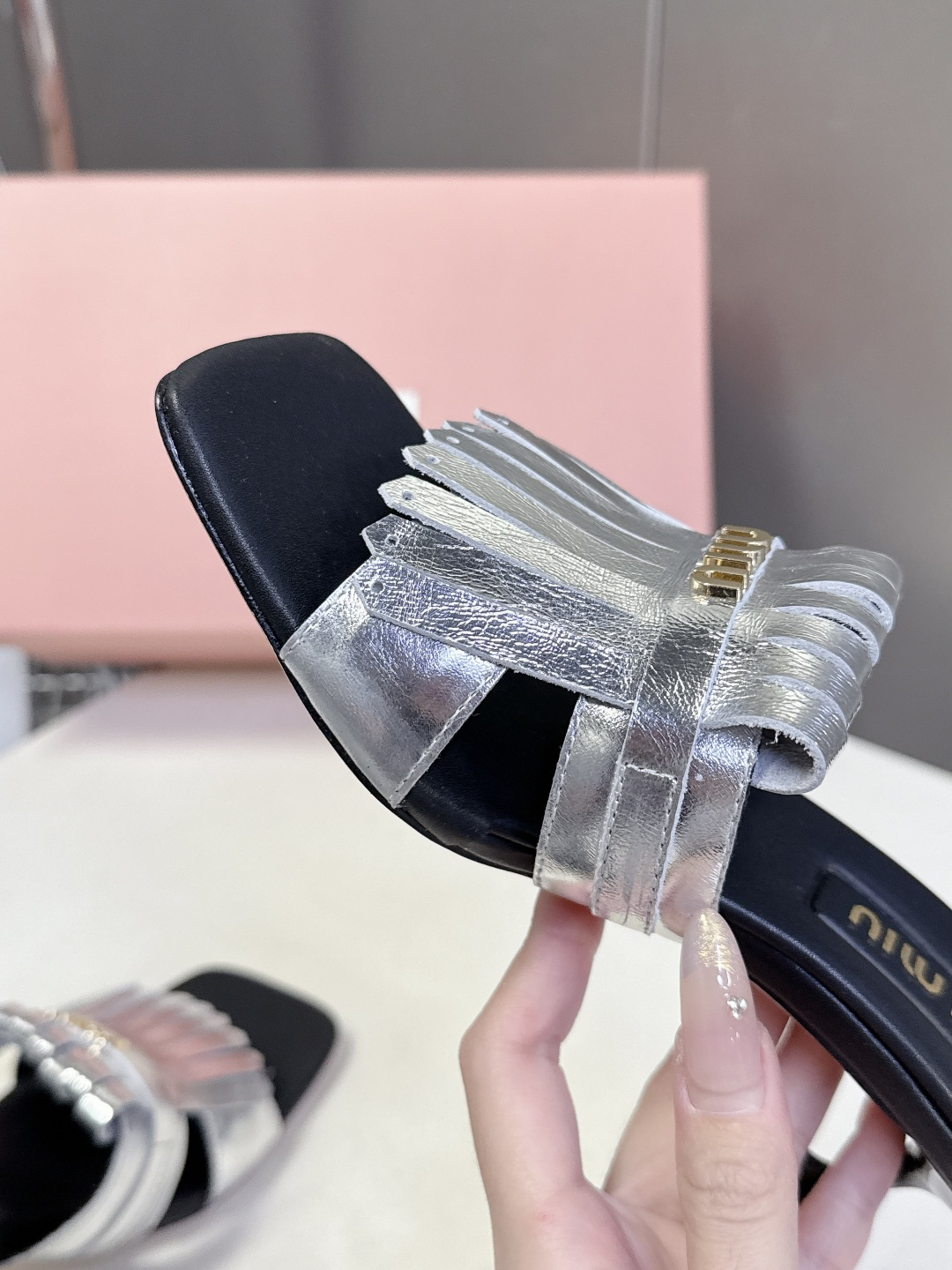 MIUMIU缪缪2026春夏最新款 时装鞋 凉鞋 超多明星网红种草 miu家超火的小方头设计风格 性感时