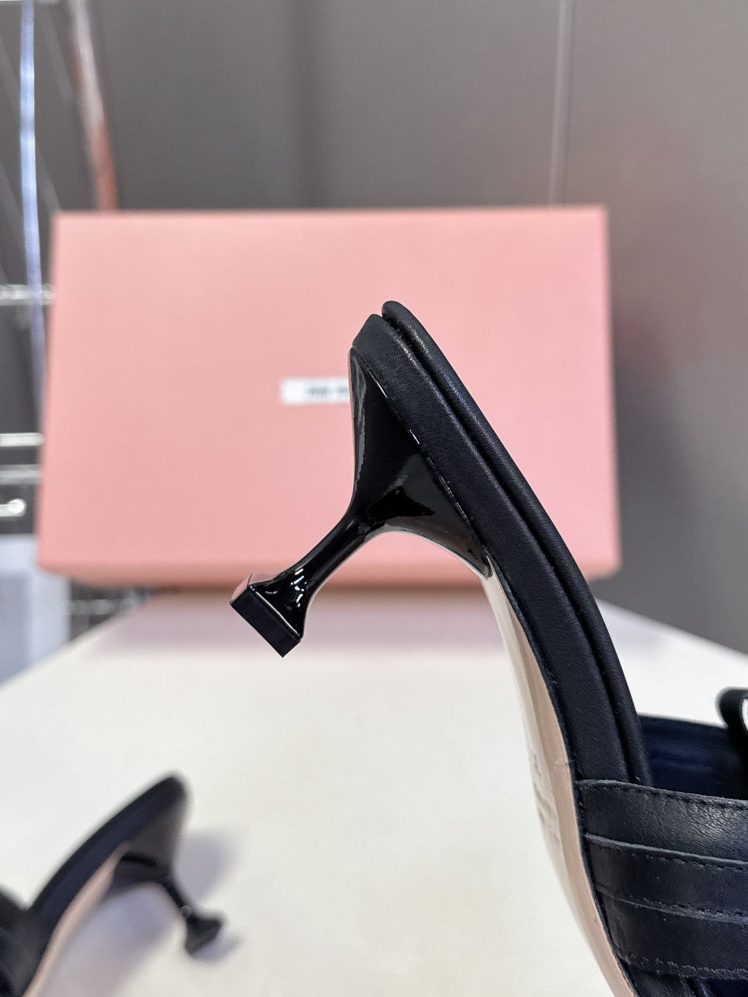 MIUMIU缪缪2026春夏最新款 时装鞋 凉鞋 超多明星网红种草 miu家超火的小方头设计风格 性感时