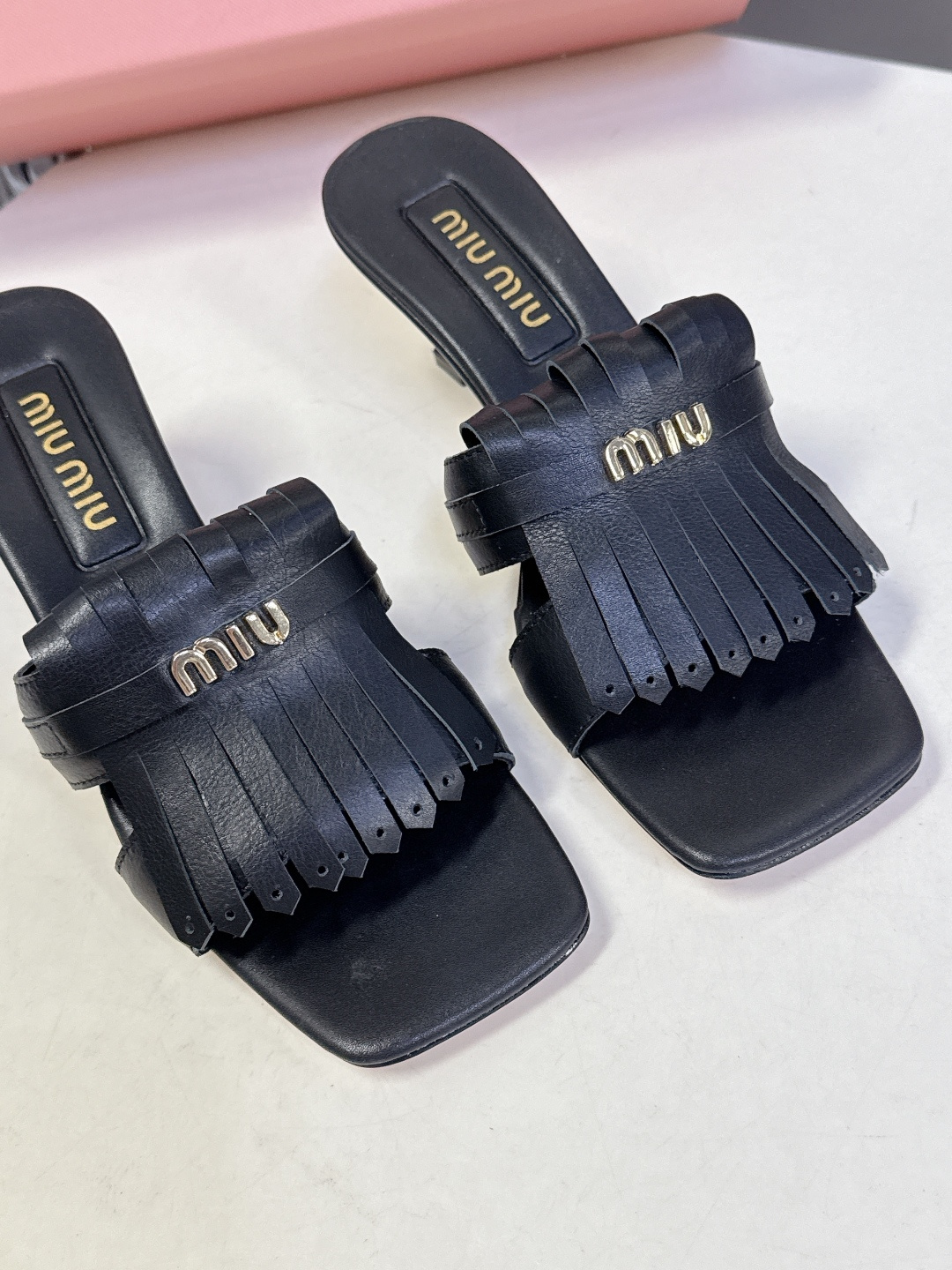 MIUMIU缪缪2026春夏最新款 时装鞋 凉鞋 超多明星网红种草 miu家超火的小方头设计风格 性感时