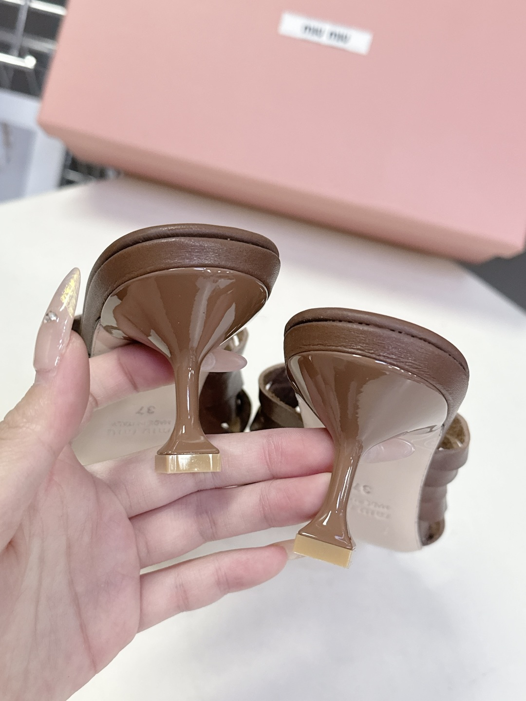 MIUMIU缪缪2026春夏最新款 时装鞋 凉鞋 超多明星网红种草 miu家超火的小方头设计风格 性感时