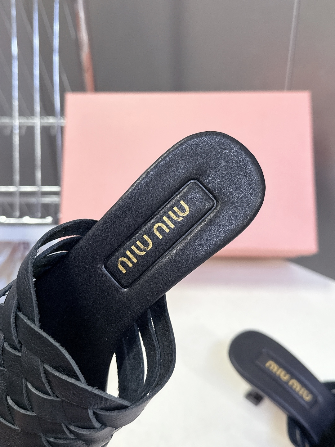 MIUMIU缪缪2026春夏最新款 时装鞋 凉鞋 超多明星网红种草 miu家超火的小方头设计风格 性感时