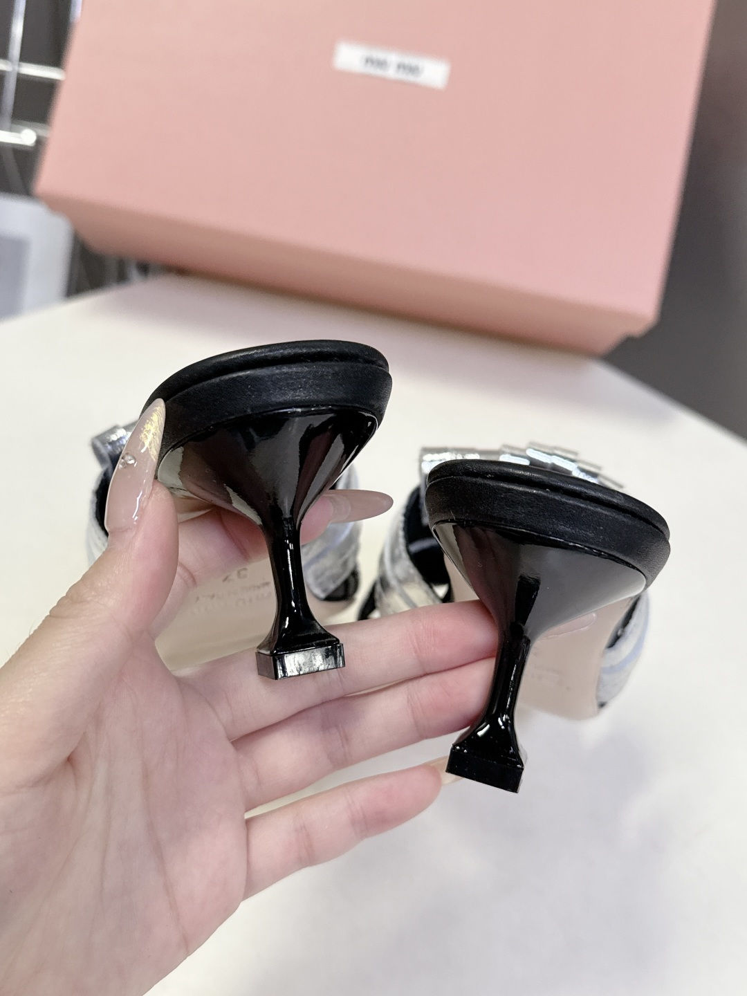 MIUMIU缪缪2026春夏最新款 时装鞋 凉鞋 超多明星网红种草 miu家超火的小方头设计风格 性感时