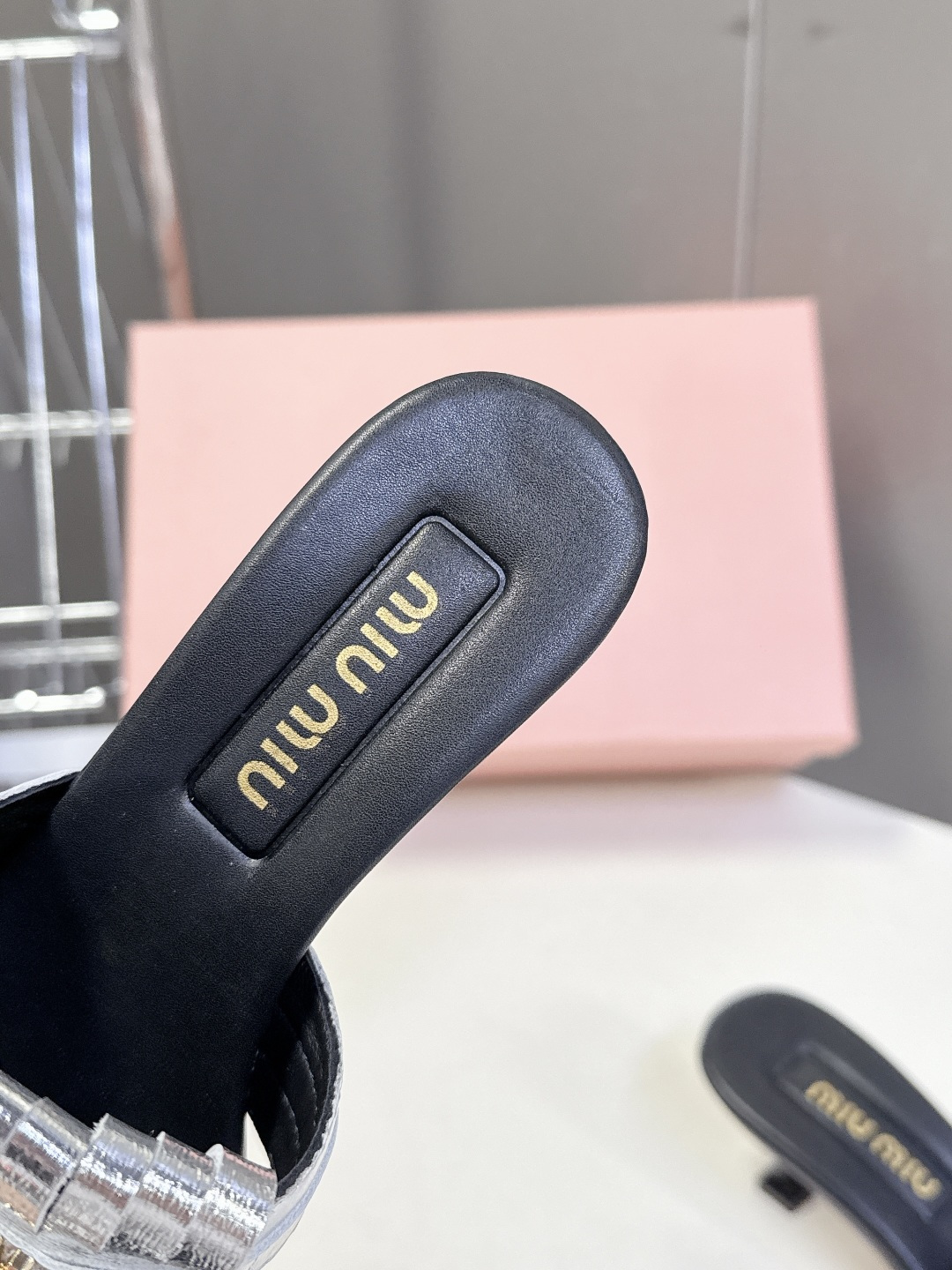 MIUMIU缪缪2026春夏最新款 时装鞋 凉鞋 超多明星网红种草 miu家超火的小方头设计风格 性感时