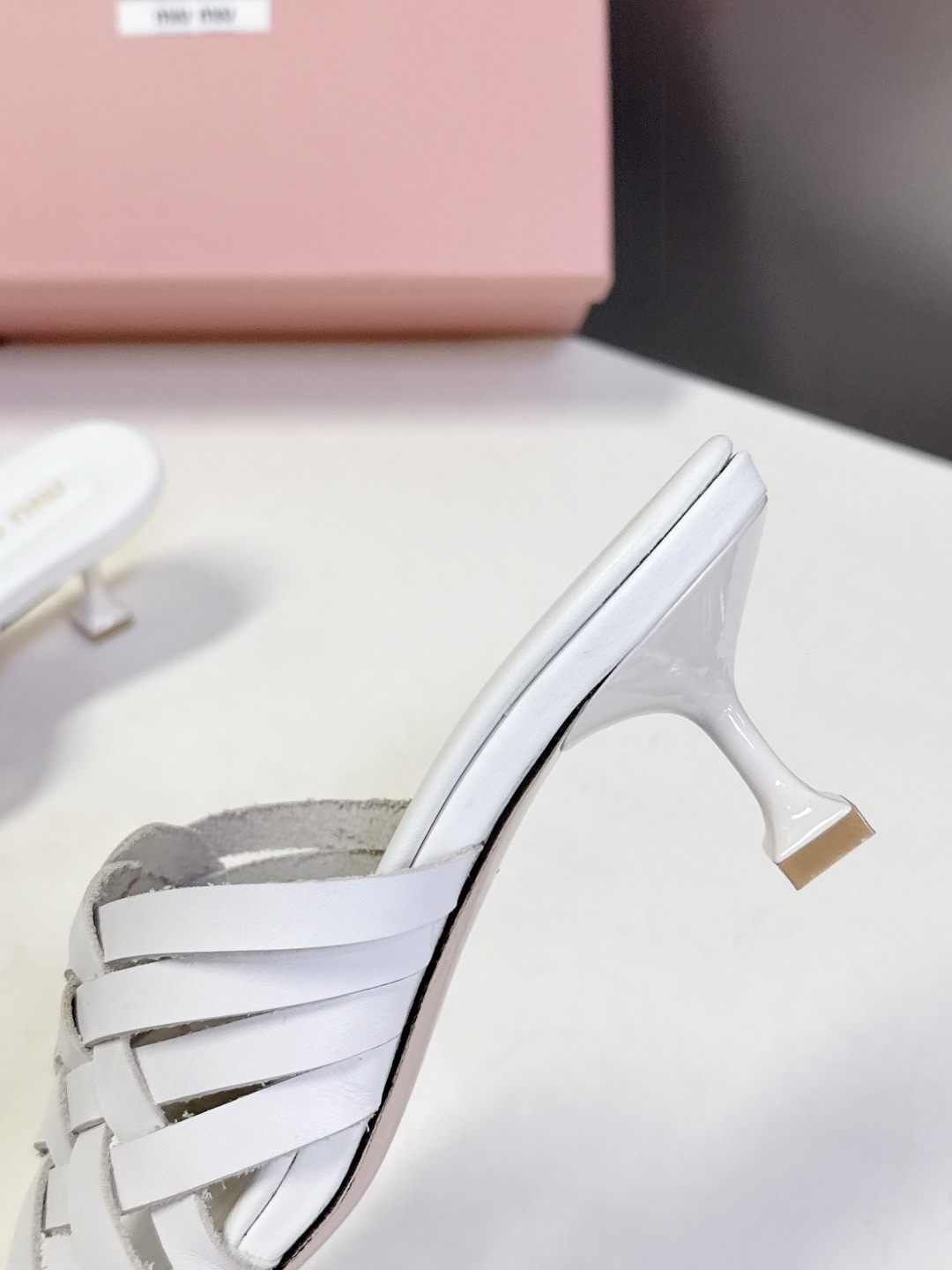 MIUMIU缪缪2026春夏最新款 时装鞋 凉鞋 超多明星网红种草 miu家超火的小方头设计风格 性感时