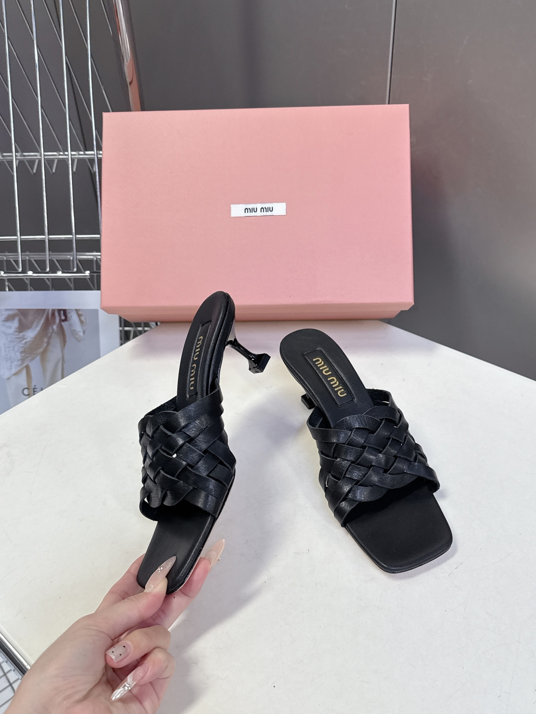 MIUMIU缪缪2026春夏最新款 时装鞋 凉鞋 超多明星网红种草 miu家超火的小方头设计风格 性感时