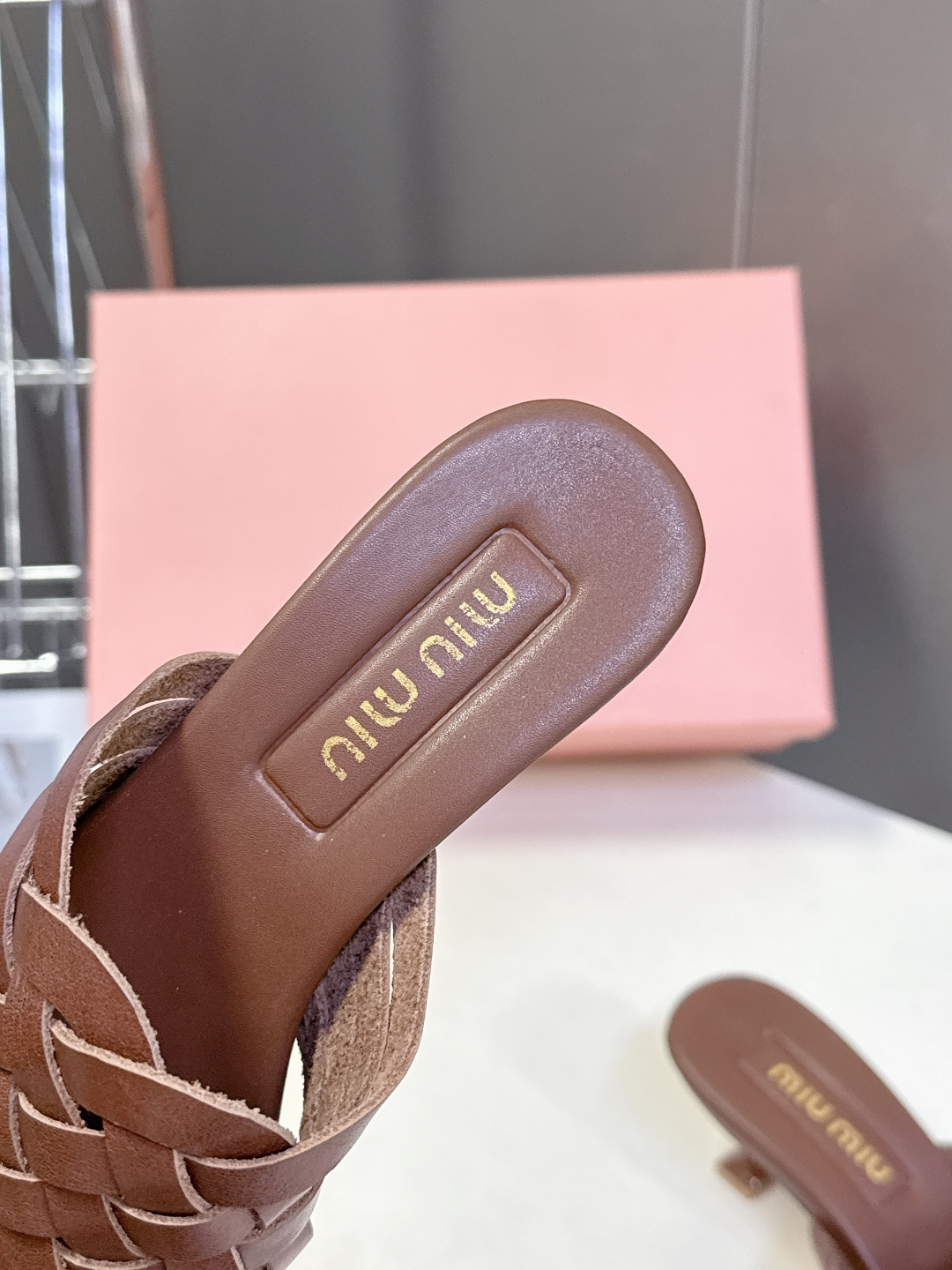 MIUMIU缪缪2026春夏最新款 时装鞋 凉鞋 超多明星网红种草 miu家超火的小方头设计风格 性感时