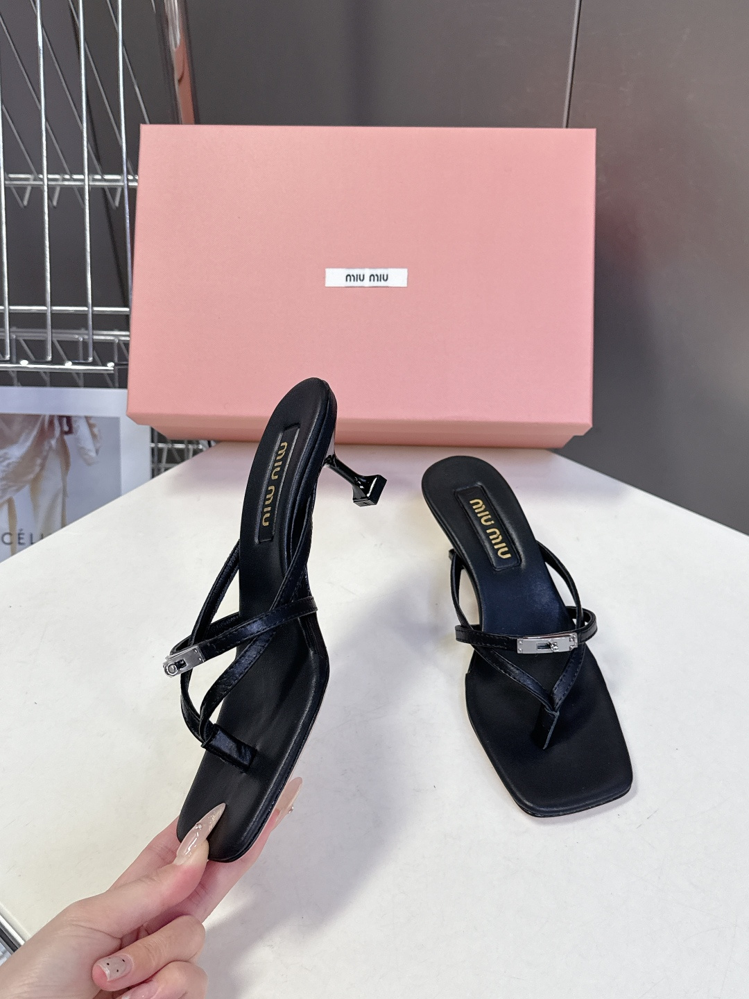 MIUMIU缪缪2026春夏最新款 时装鞋 凉鞋 超多明星网红种草 miu家超火的小方头设计风格 性感时