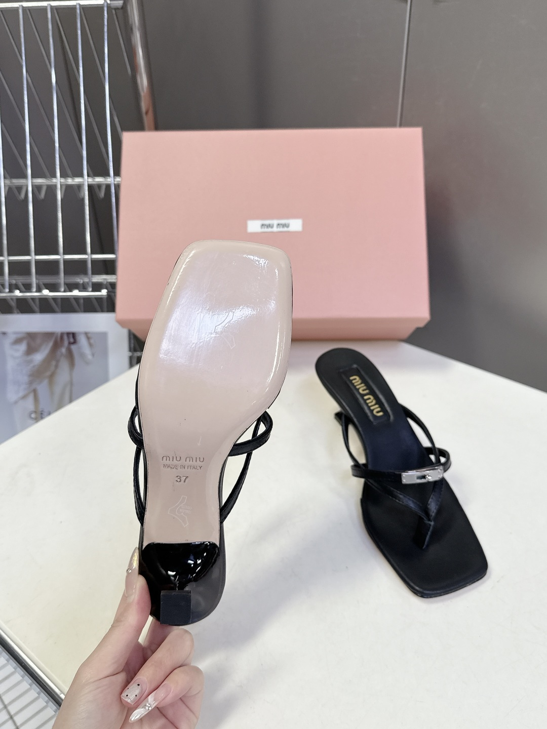 MIUMIU缪缪2026春夏最新款 时装鞋 凉鞋 超多明星网红种草 miu家超火的小方头设计风格 性感时