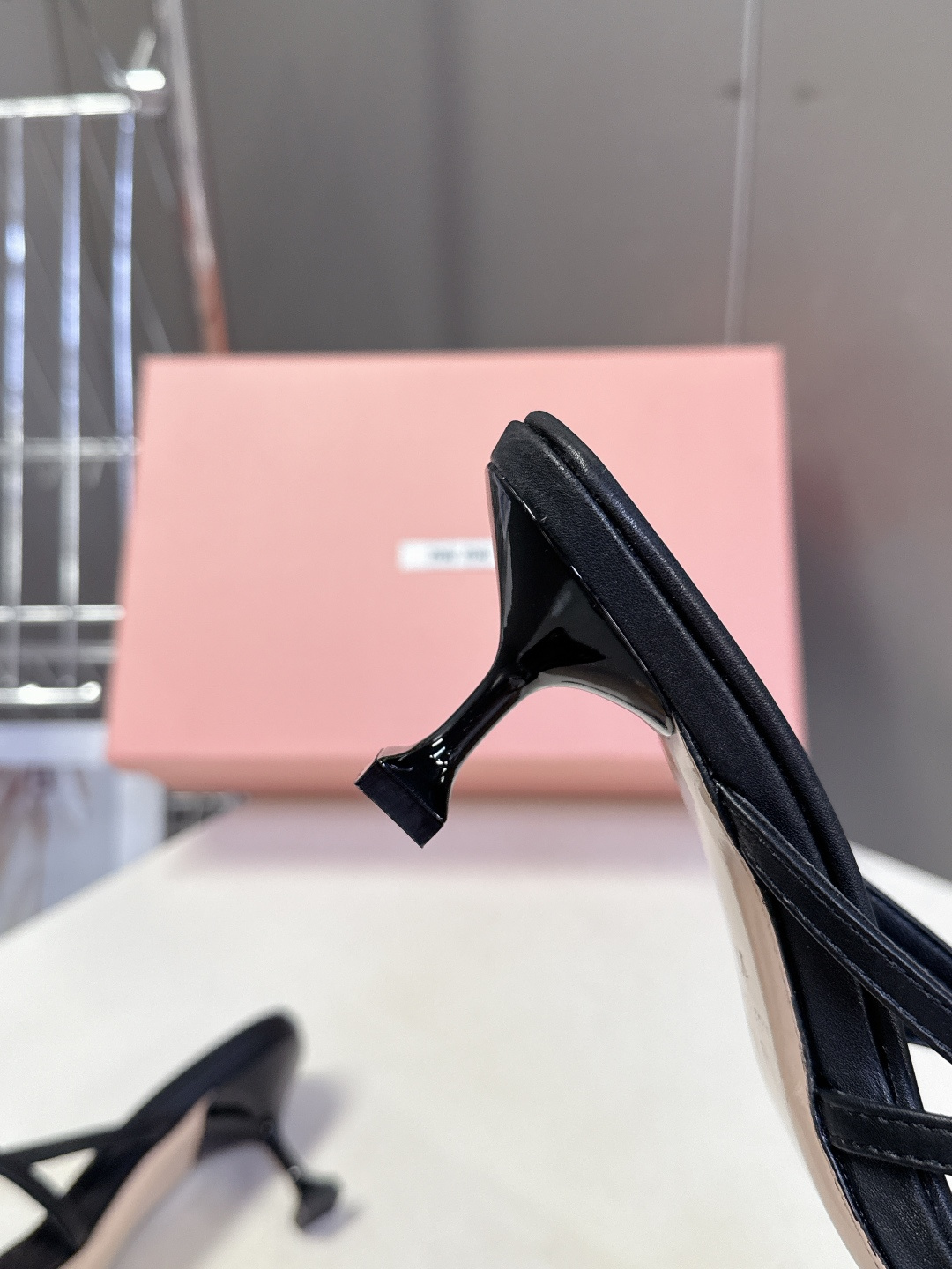 MIUMIU缪缪2026春夏最新款 时装鞋 凉鞋 超多明星网红种草 miu家超火的小方头设计风格 性感时