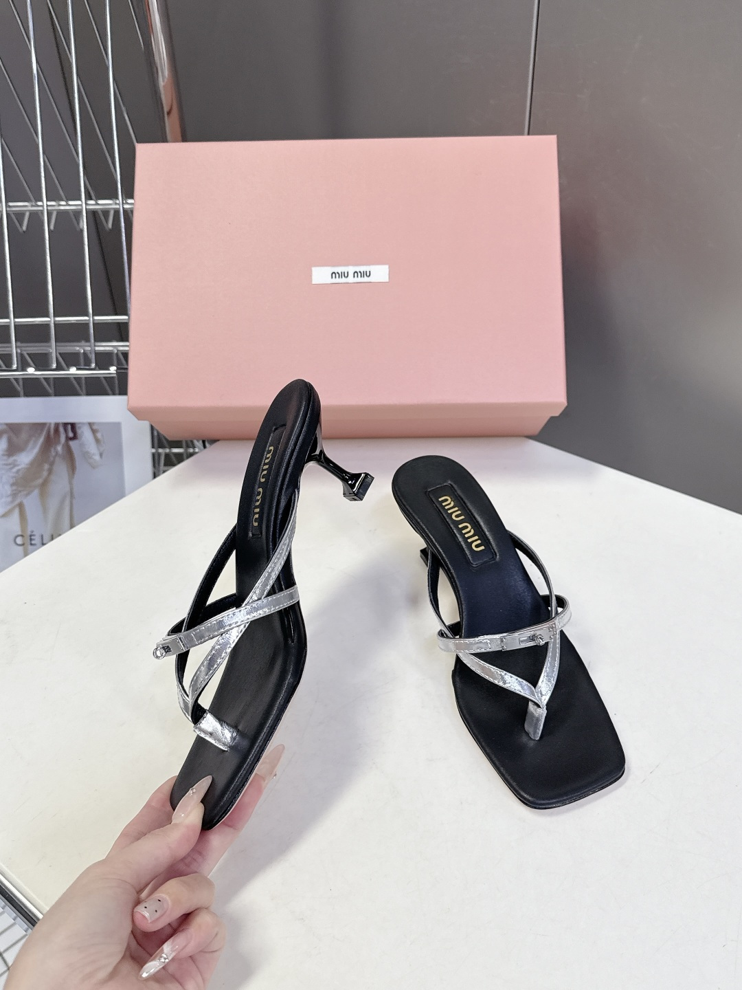 MIUMIU缪缪2026春夏最新款 时装鞋 凉鞋 超多明星网红种草 miu家超火的小方头设计风格 性感时