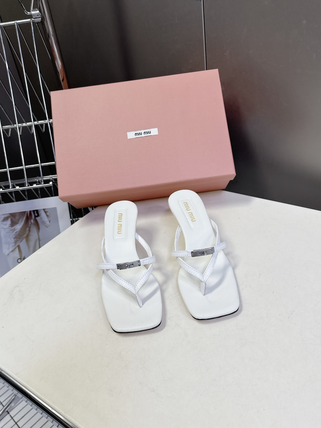 MIUMIU缪缪2026春夏最新款 时装鞋 凉鞋 超多明星网红种草 miu家超火的小方头设计风格 性感时