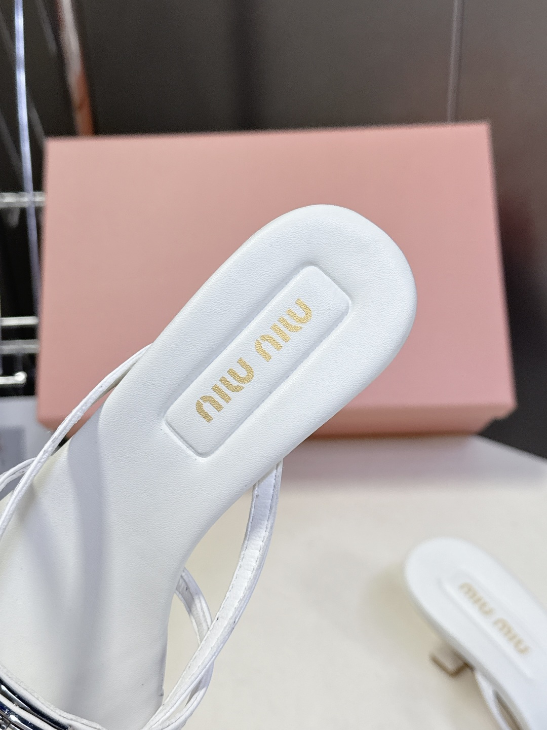 MIUMIU缪缪2026春夏最新款 时装鞋 凉鞋 超多明星网红种草 miu家超火的小方头设计风格 性感时