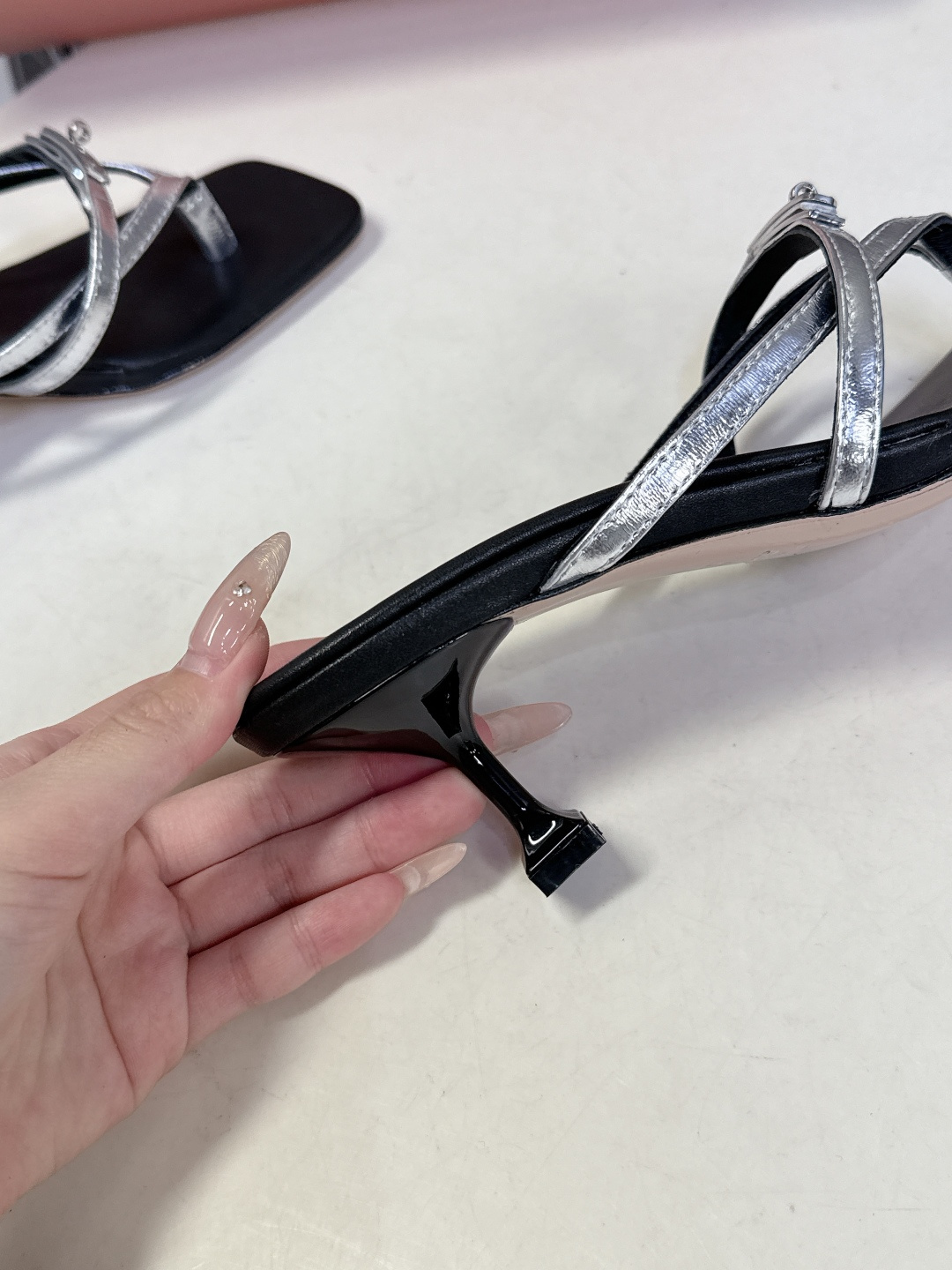 MIUMIU缪缪2026春夏最新款 时装鞋 凉鞋 超多明星网红种草 miu家超火的小方头设计风格 性感时