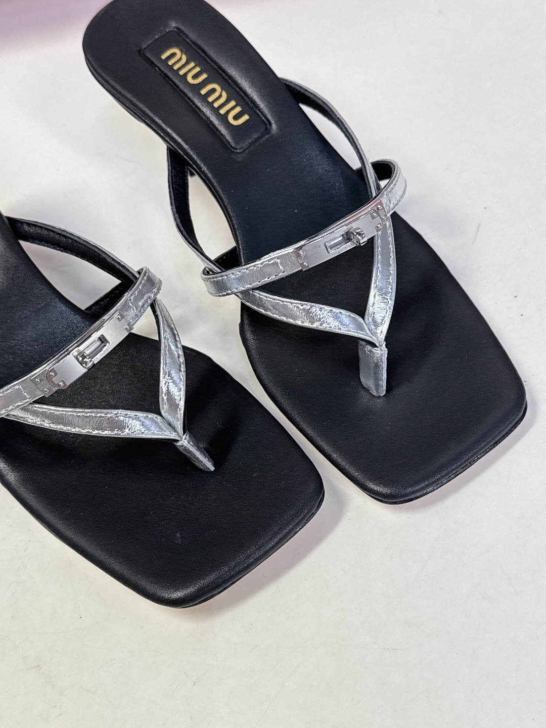 MIUMIU缪缪2026春夏最新款 时装鞋 凉鞋 超多明星网红种草 miu家超火的小方头设计风格 性感时