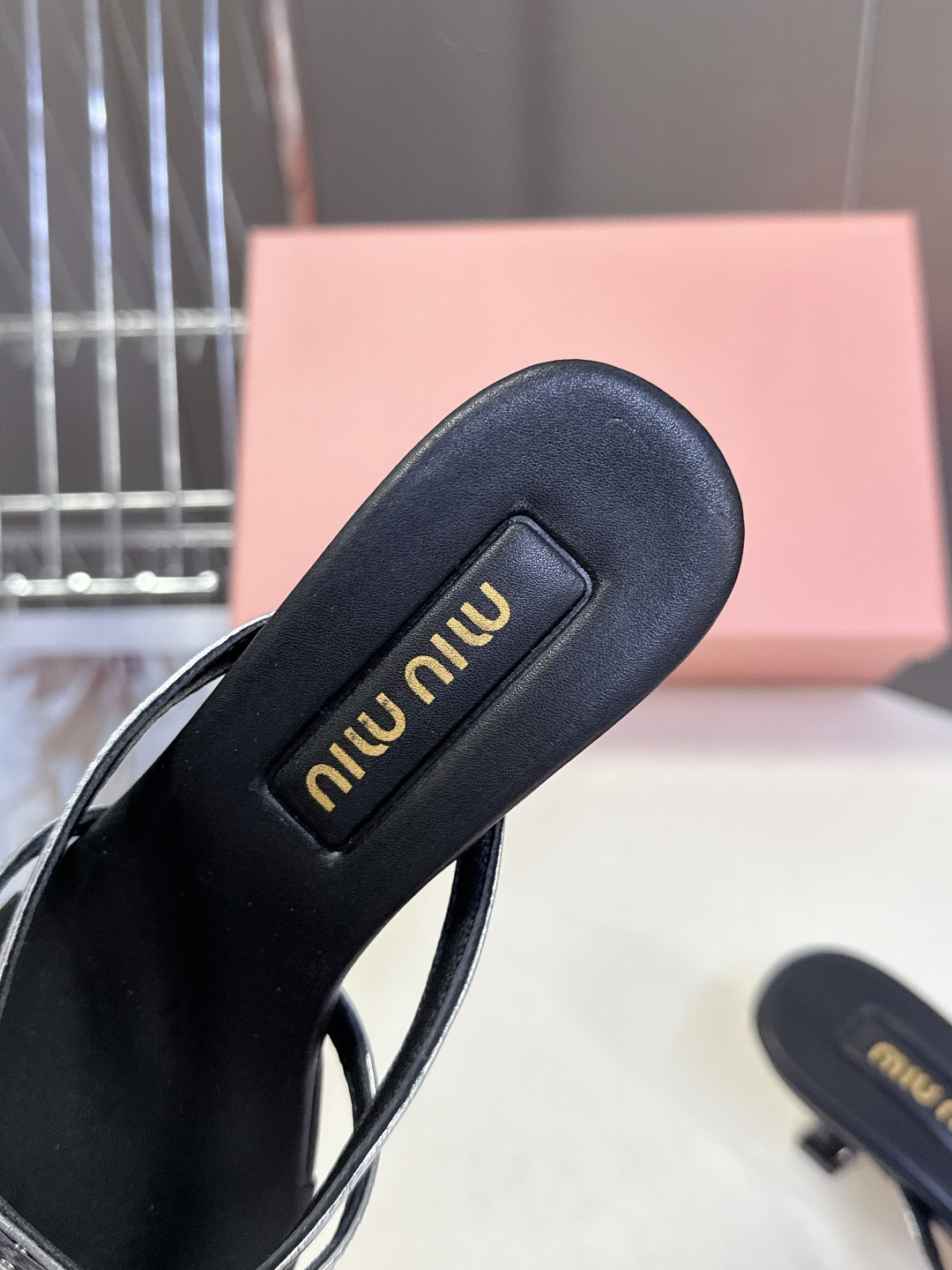 MIUMIU缪缪2026春夏最新款 时装鞋 凉鞋 超多明星网红种草 miu家超火的小方头设计风格 性感时