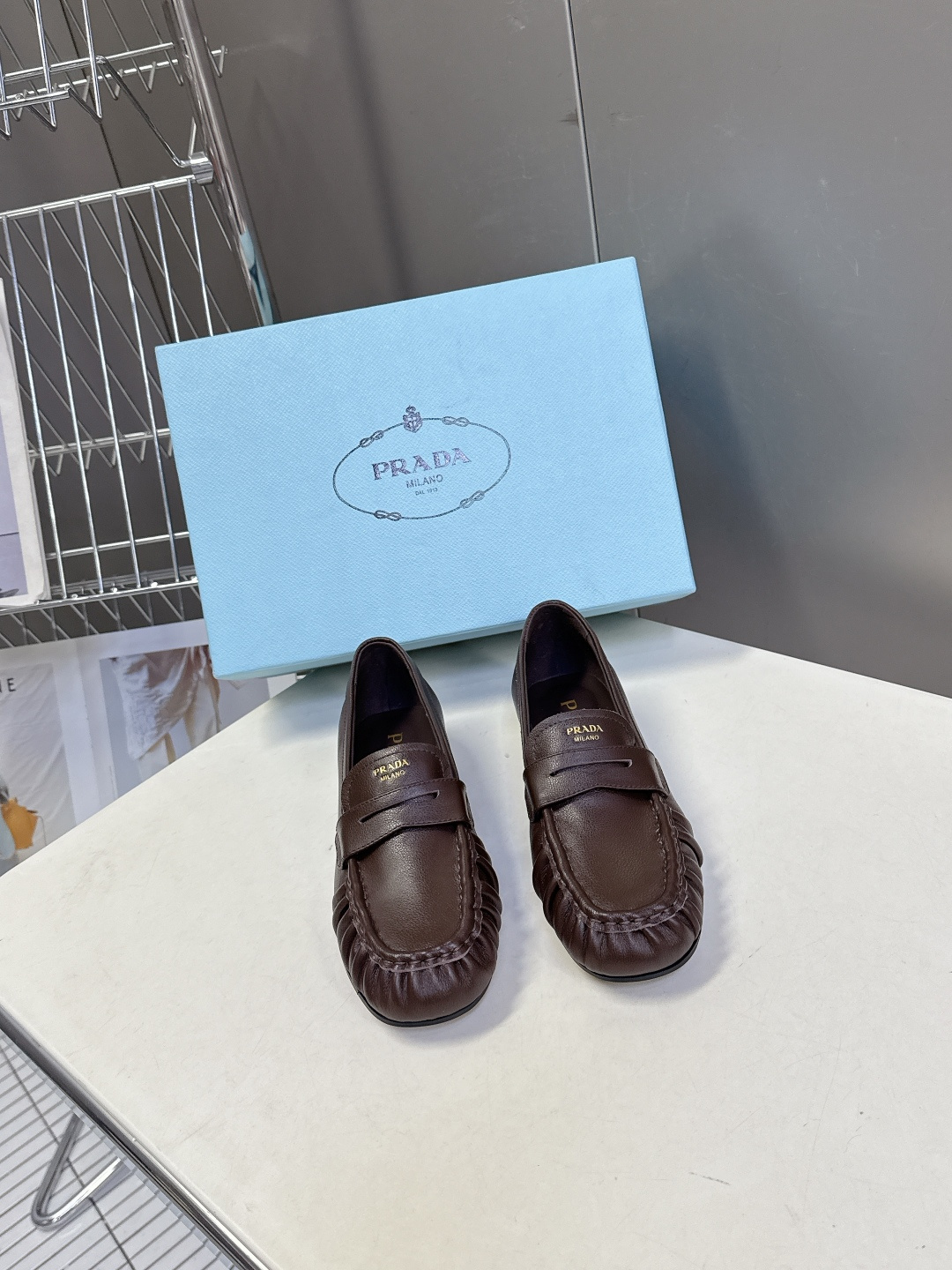 PRADA普拉达2026春夏最新款乐福鞋超多明星网红种草 今年超火的褶皱乐福鞋 柔软细腻 复古又优雅 穿