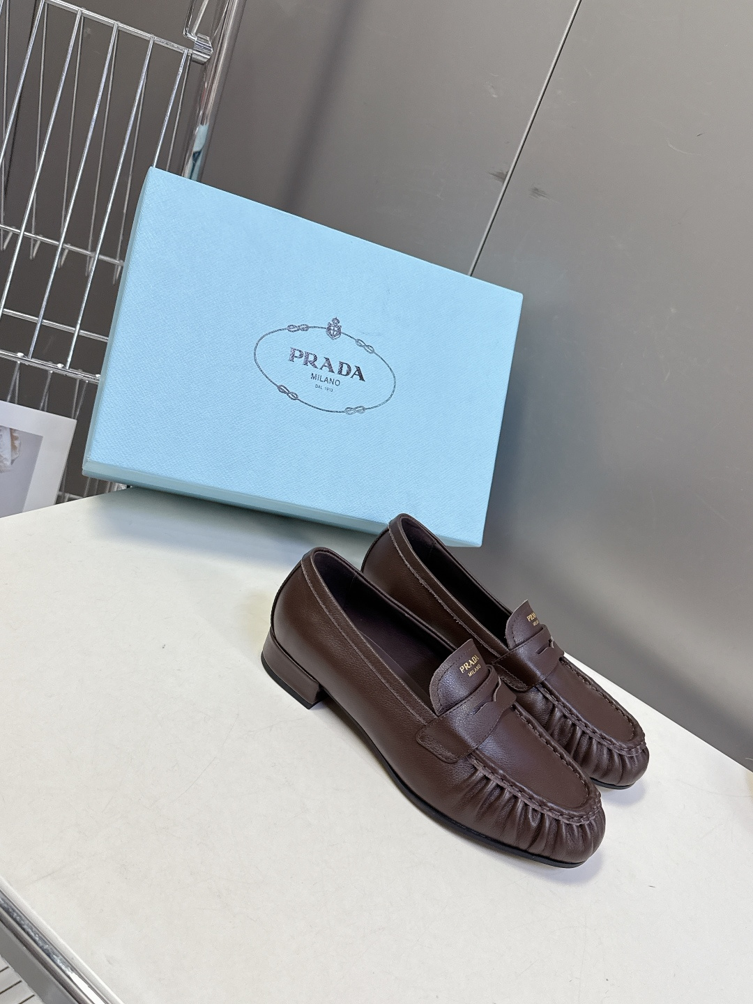 PRADA普拉达2026春夏最新款乐福鞋超多明星网红种草 今年超火的褶皱乐福鞋 柔软细腻 复古又优雅 穿