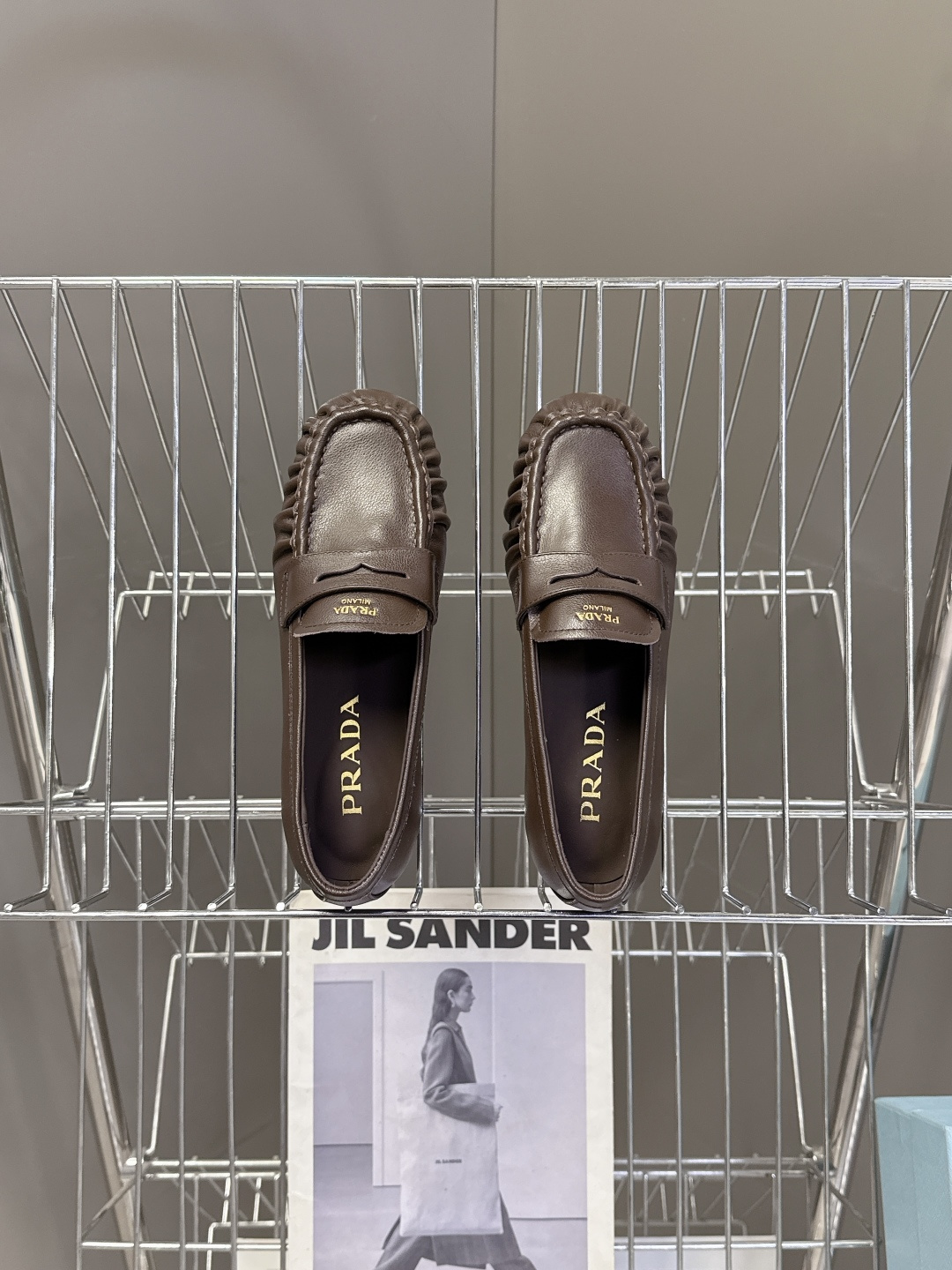 PRADA普拉达2026春夏最新款乐福鞋超多明星网红种草 今年超火的褶皱乐福鞋 柔软细腻 复古又优雅 穿