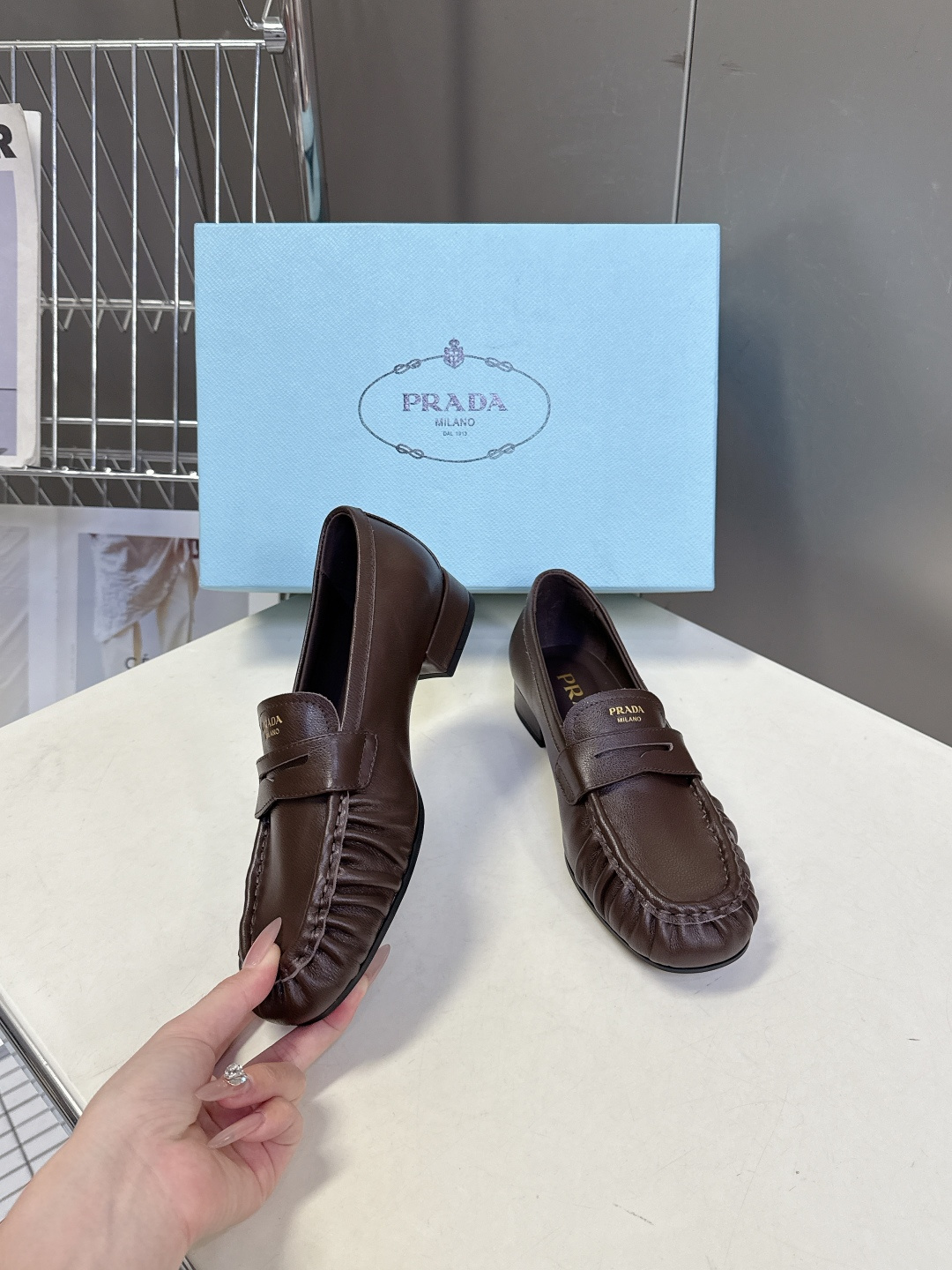 PRADA普拉达2026春夏最新款乐福鞋超多明星网红种草 今年超火的褶皱乐福鞋 柔软细腻 复古又优雅 穿