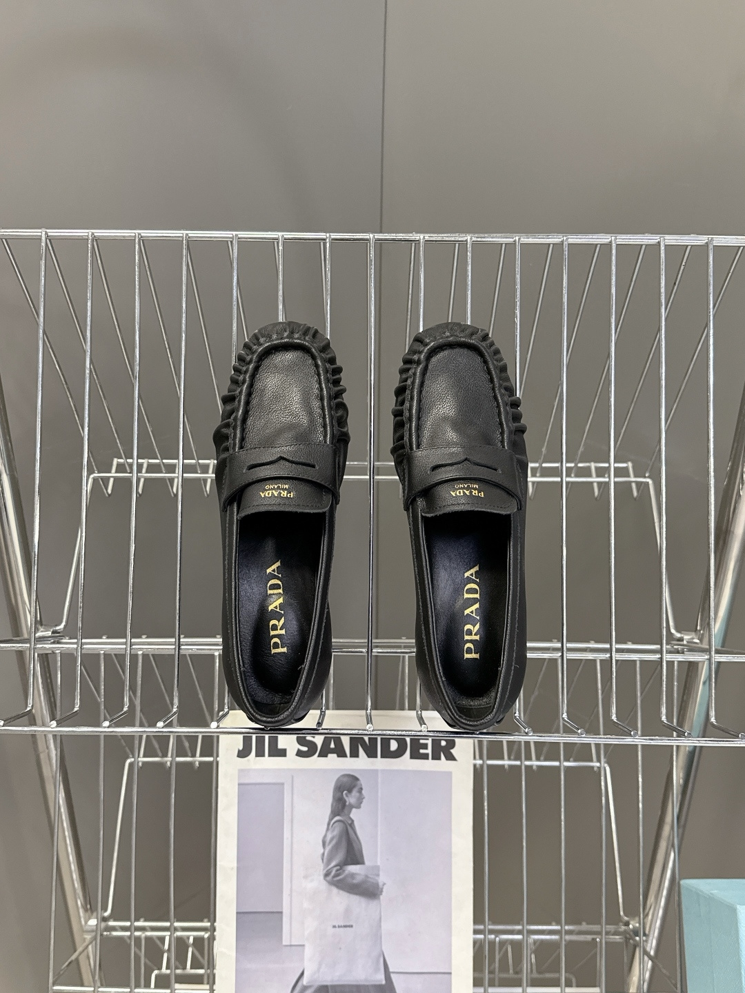 PRADA普拉达2026春夏最新款乐福鞋超多明星网红种草 今年超火的褶皱乐福鞋 柔软细腻 复古又优雅 穿