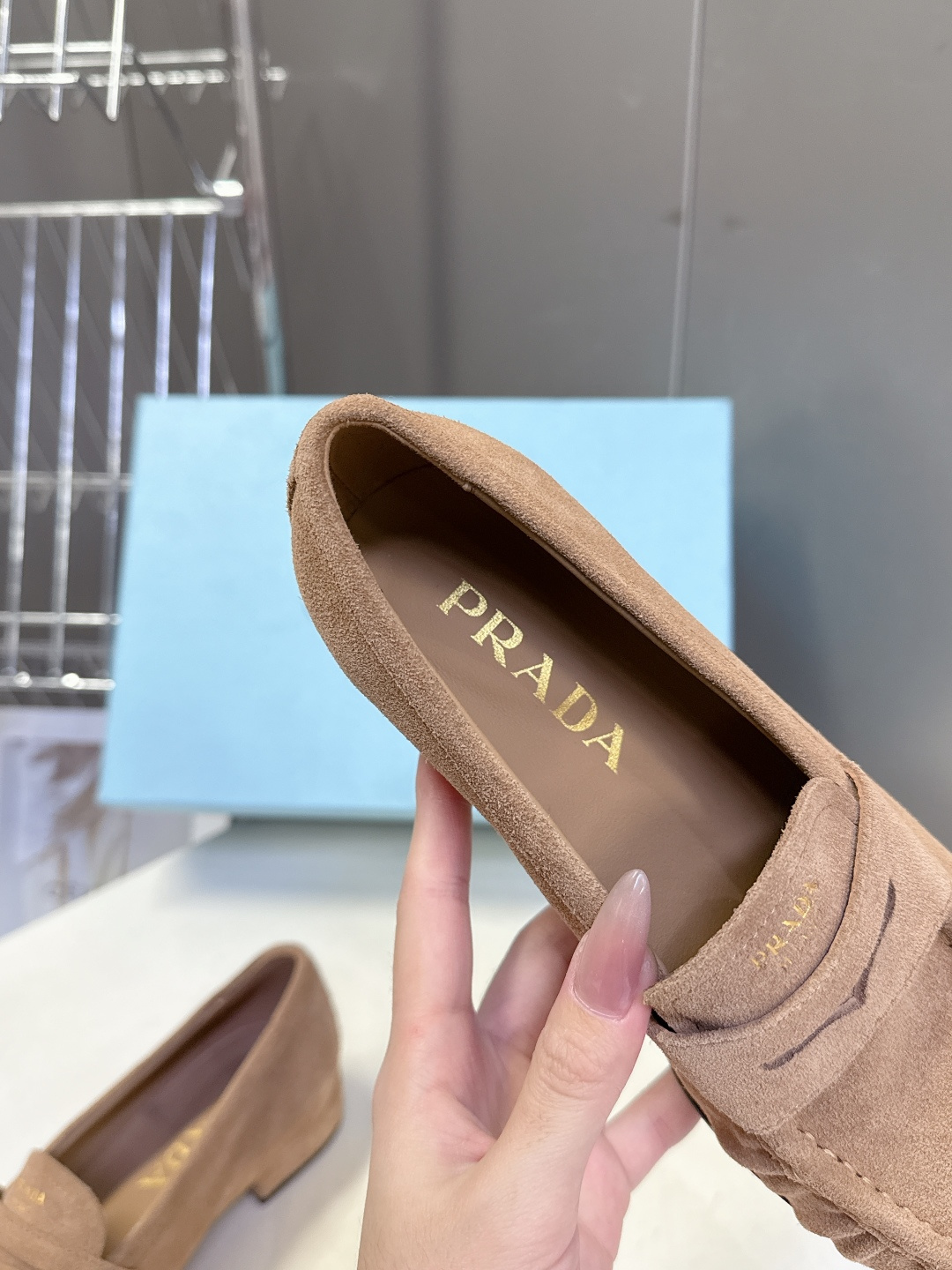 PRADA普拉达2026春夏最新款乐福鞋超多明星网红种草 今年超火的褶皱乐福鞋 柔软细腻 复古又优雅 穿