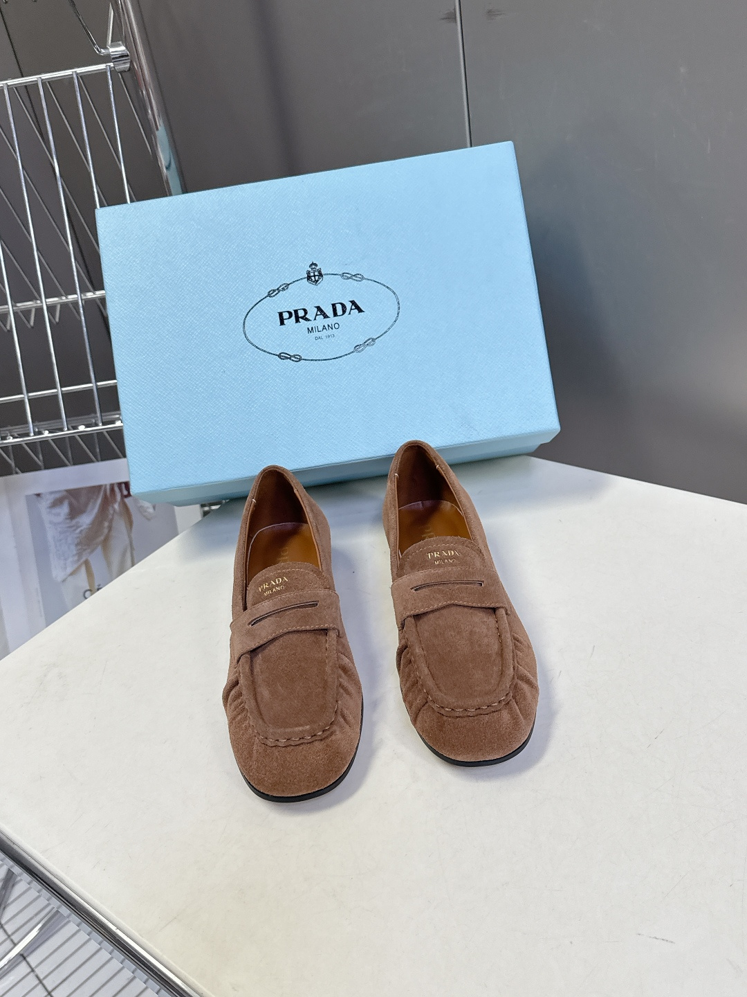 PRADA普拉达2026春夏最新款乐福鞋超多明星网红种草 今年超火的褶皱乐福鞋 柔软细腻 复古又优雅 穿