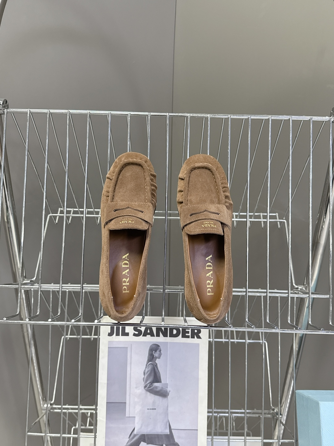 PRADA普拉达2026春夏最新款乐福鞋超多明星网红种草 今年超火的褶皱乐福鞋 柔软细腻 复古又优雅 穿