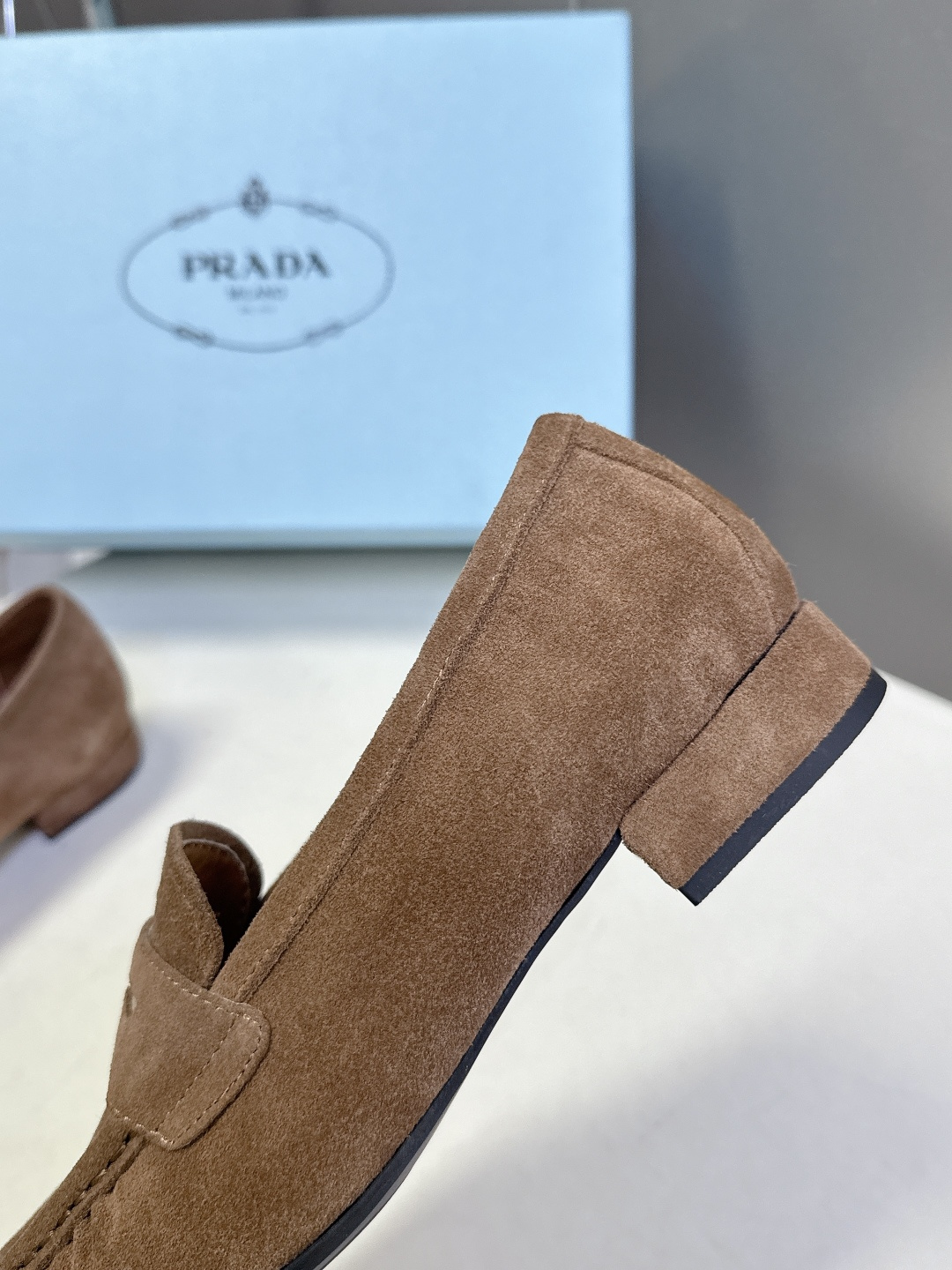 PRADA普拉达2026春夏最新款乐福鞋超多明星网红种草 今年超火的褶皱乐福鞋 柔软细腻 复古又优雅 穿