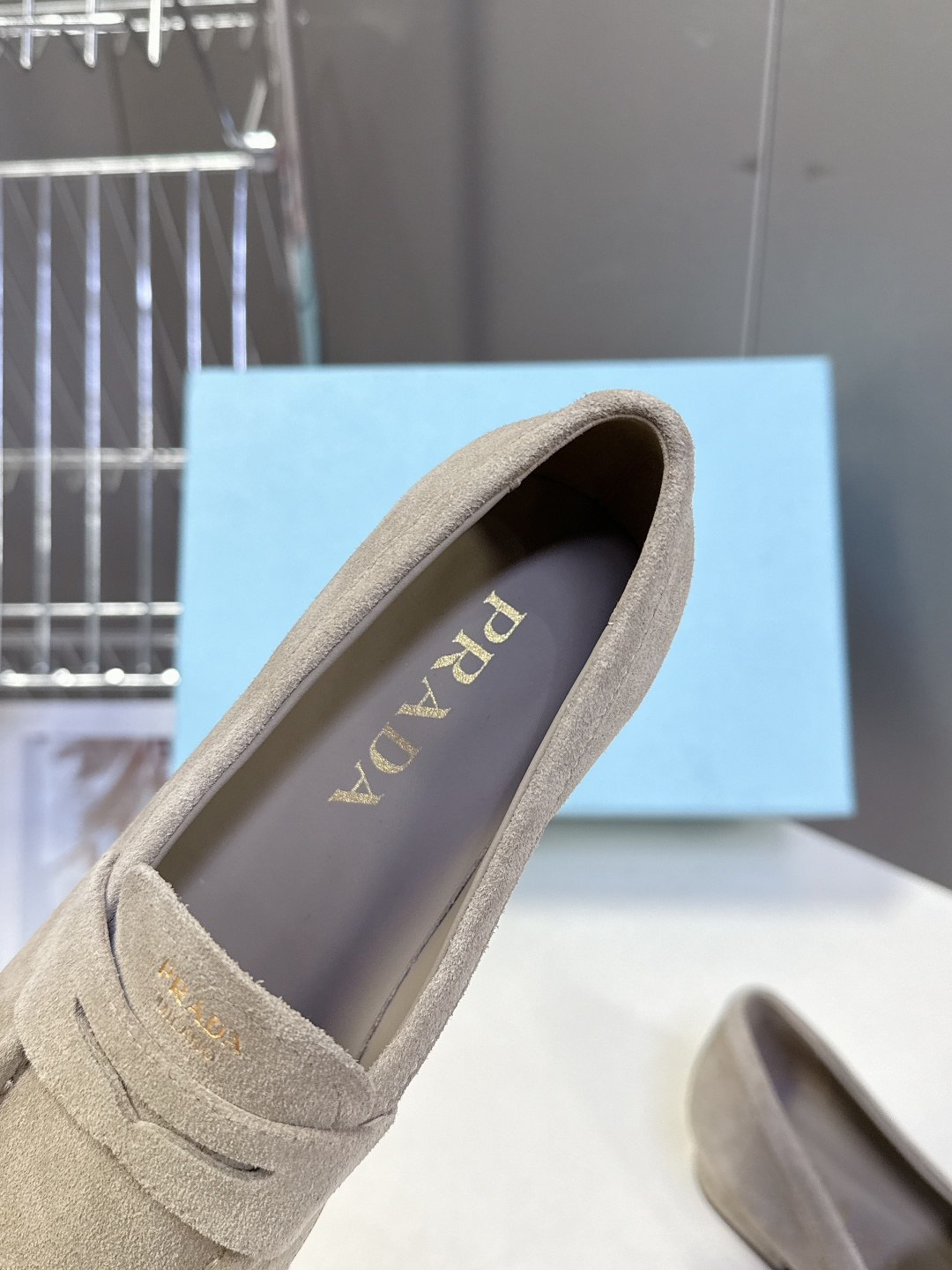 PRADA普拉达2026春夏最新款乐福鞋超多明星网红种草 今年超火的褶皱乐福鞋 柔软细腻 复古又优雅 穿